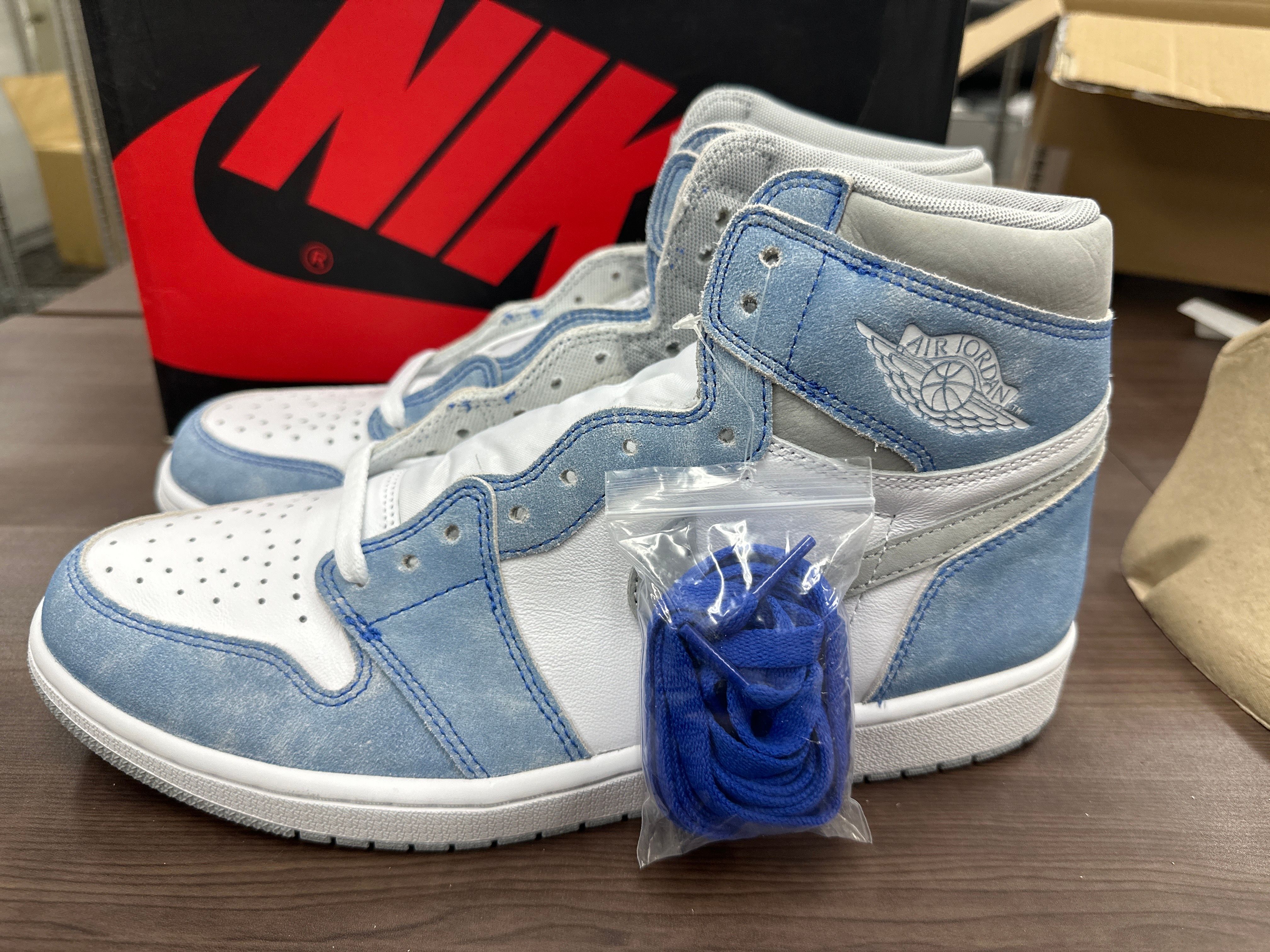 Nike Air Jordan 1 High OG "Hyper Royal"