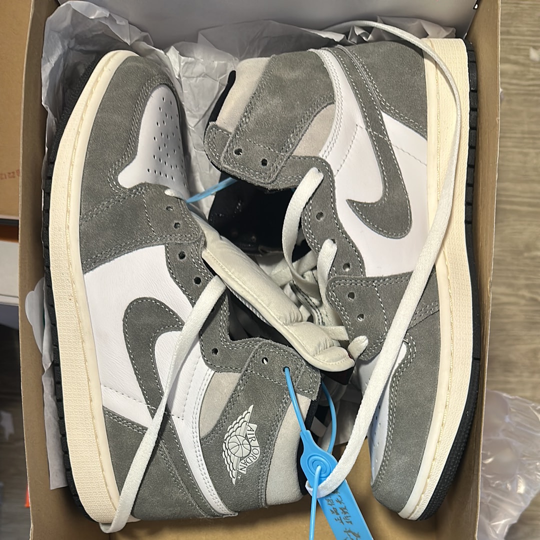 Nike Air Jordan 1 Retro High OG "Black and Smoke Grey"