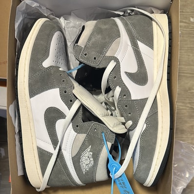 Nike Air Jordan 1 Retro High OG "Black and Smoke Grey"