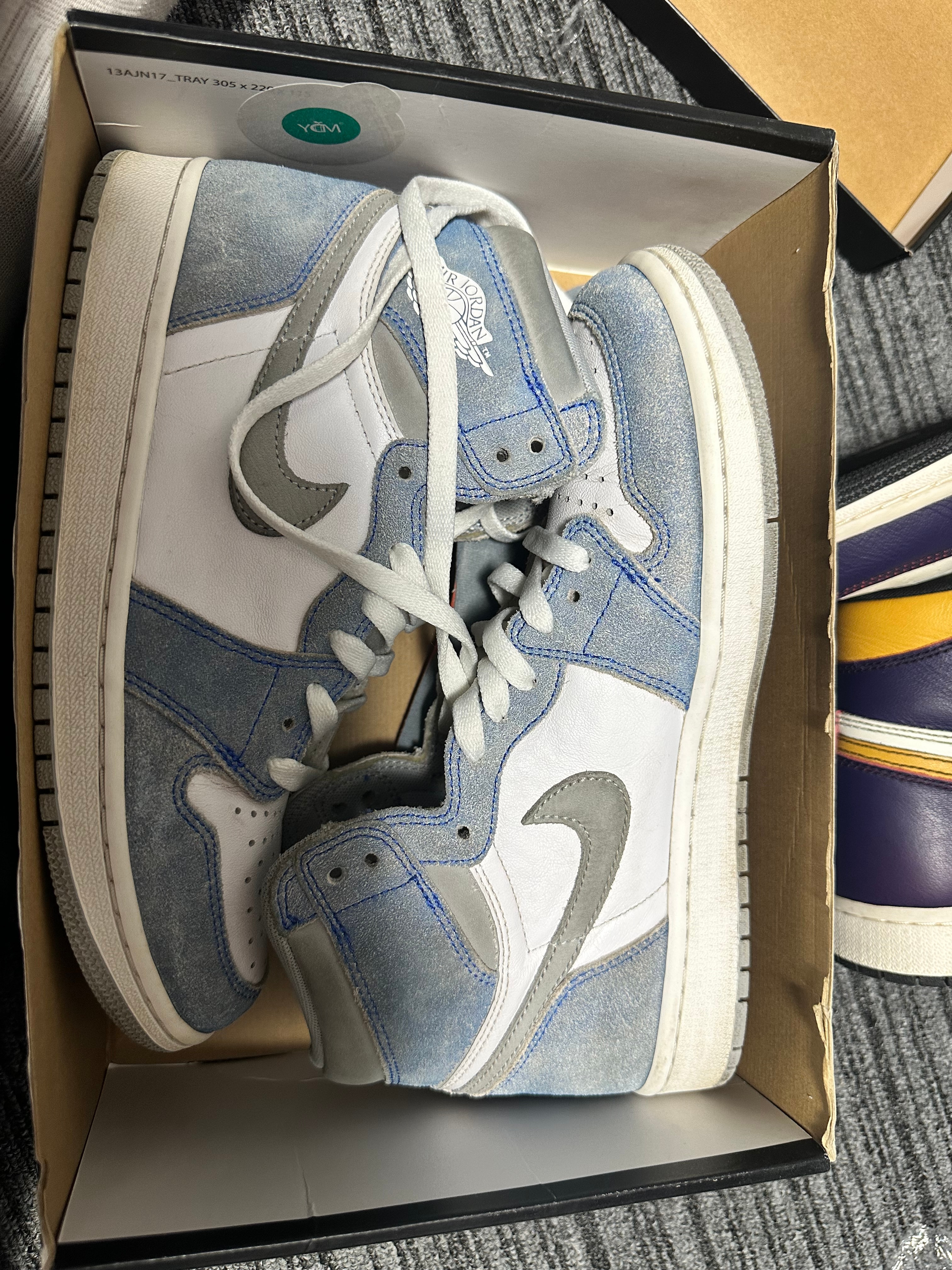 Nike Air Jordan 1 High OG "Hyper Royal"