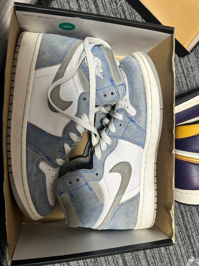 Nike Air Jordan 1 High OG "Hyper Royal"