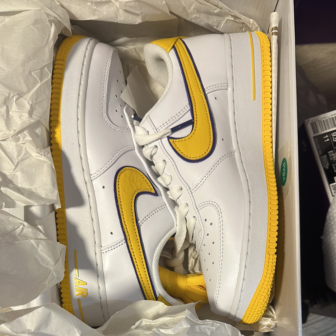 Kobe Bryant × Nike Air Force 1 Low Retro QS "Varsity Maize and Varsity Purple"