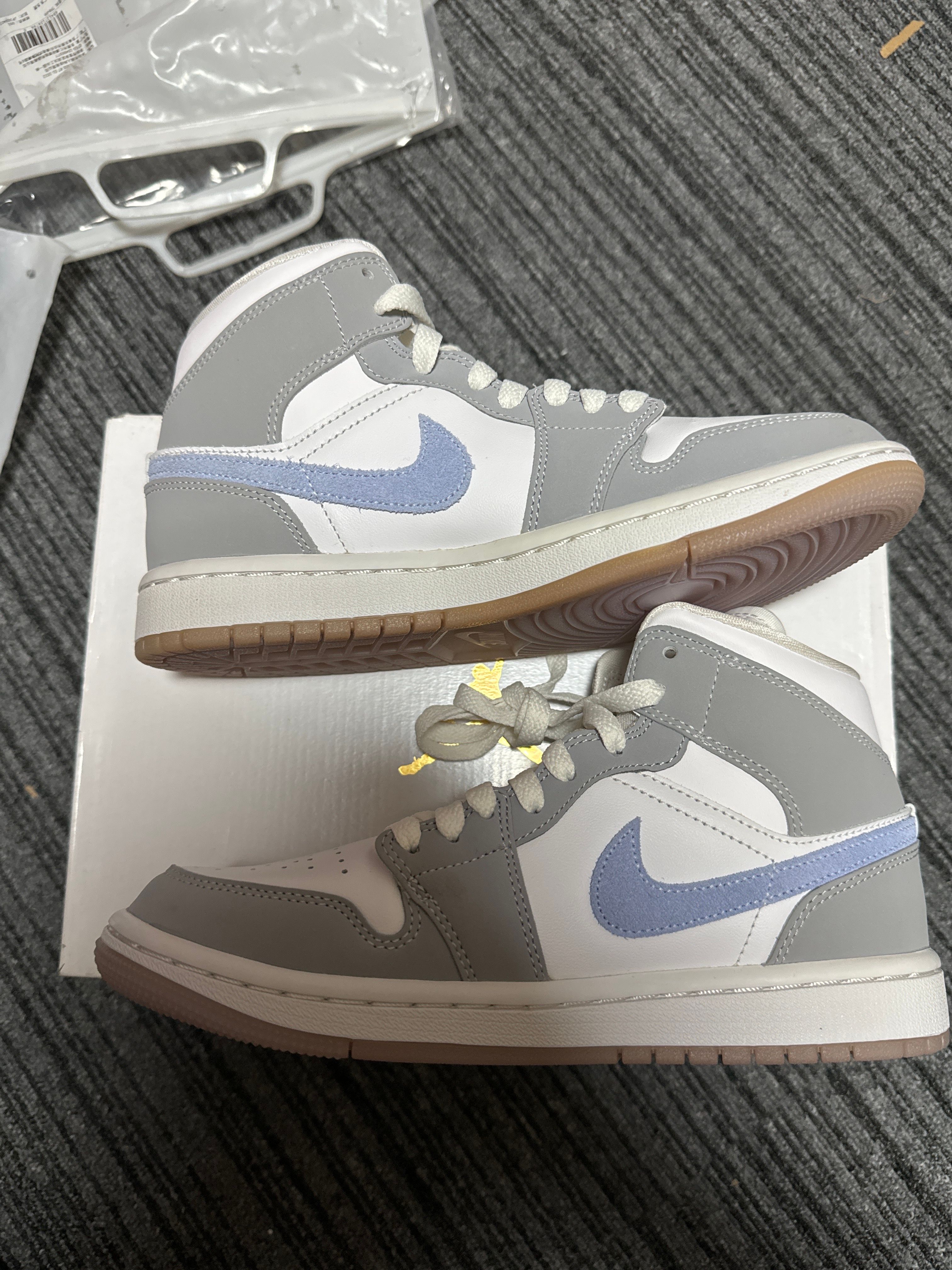 Nike Women's Air Jordan 1 Mid "Wolf Grey"