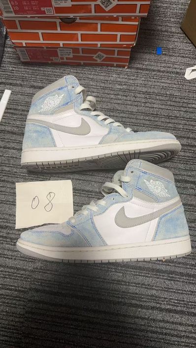 Nike Air Jordan 1 High OG "Hyper Royal"