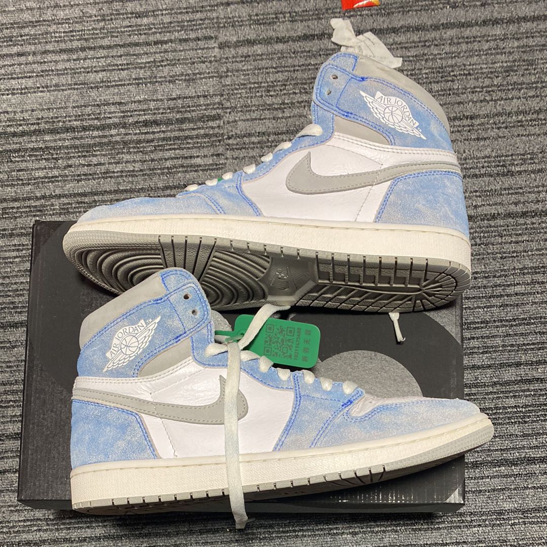 Nike Air Jordan 1 High OG "Hyper Royal"