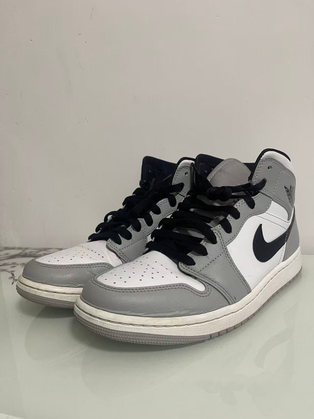 Nike Air Jordan 1 Mid "Light Smoke Grey/White/Black"