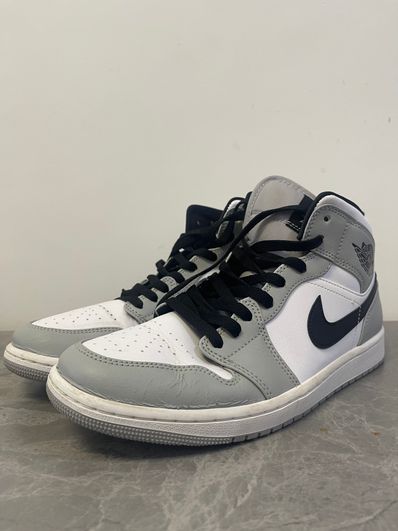 Nike Air Jordan 1 Mid "Light Smoke Grey/White/Black"