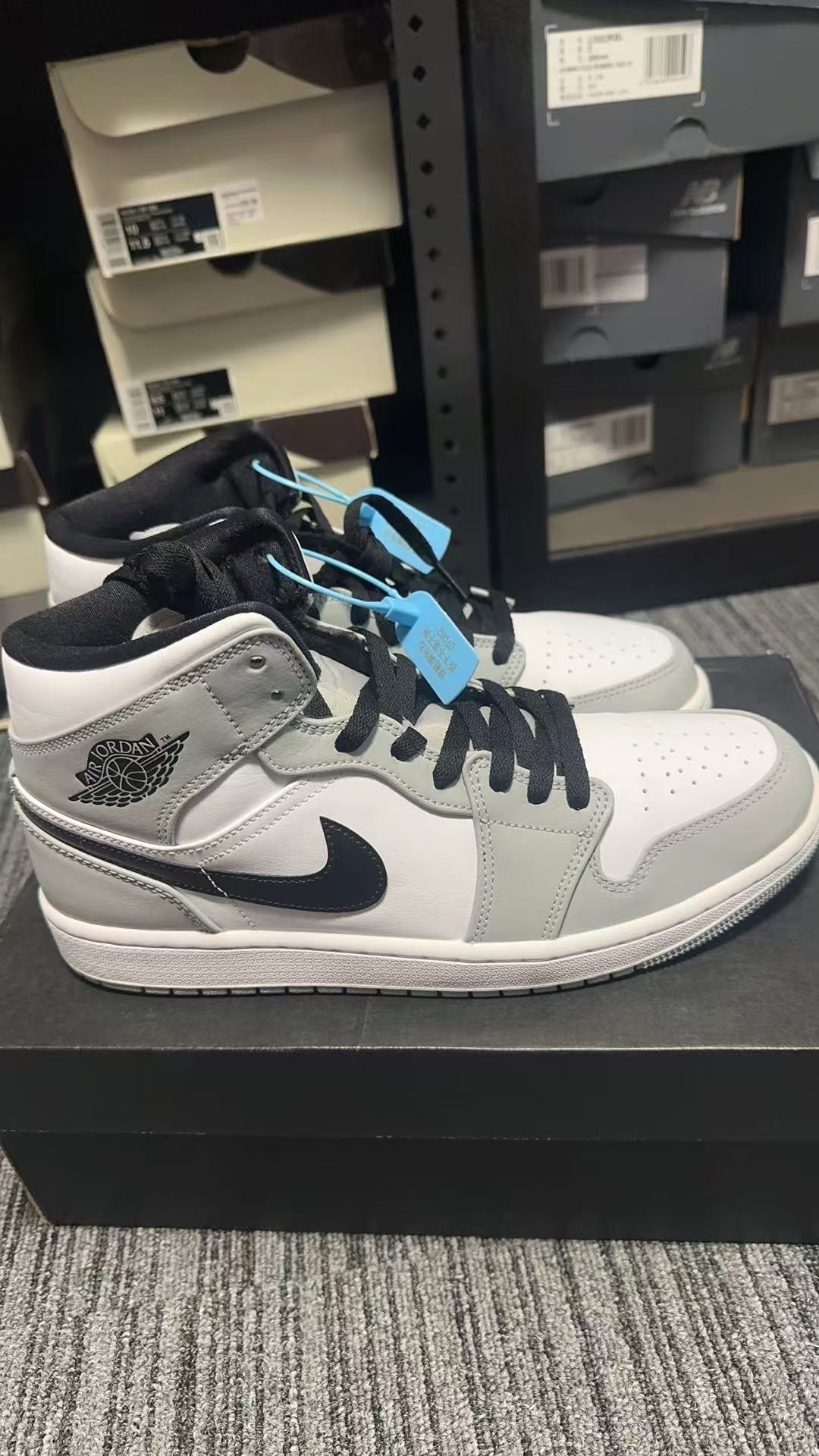 Nike Air Jordan 1 Mid "Light Smoke Grey/White/Black"