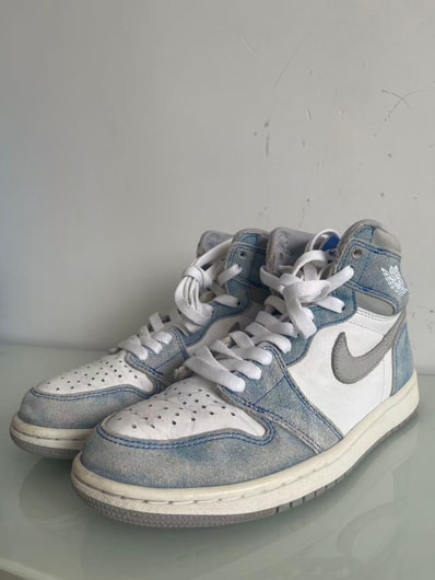 Nike Air Jordan 1 High OG "Hyper Royal"