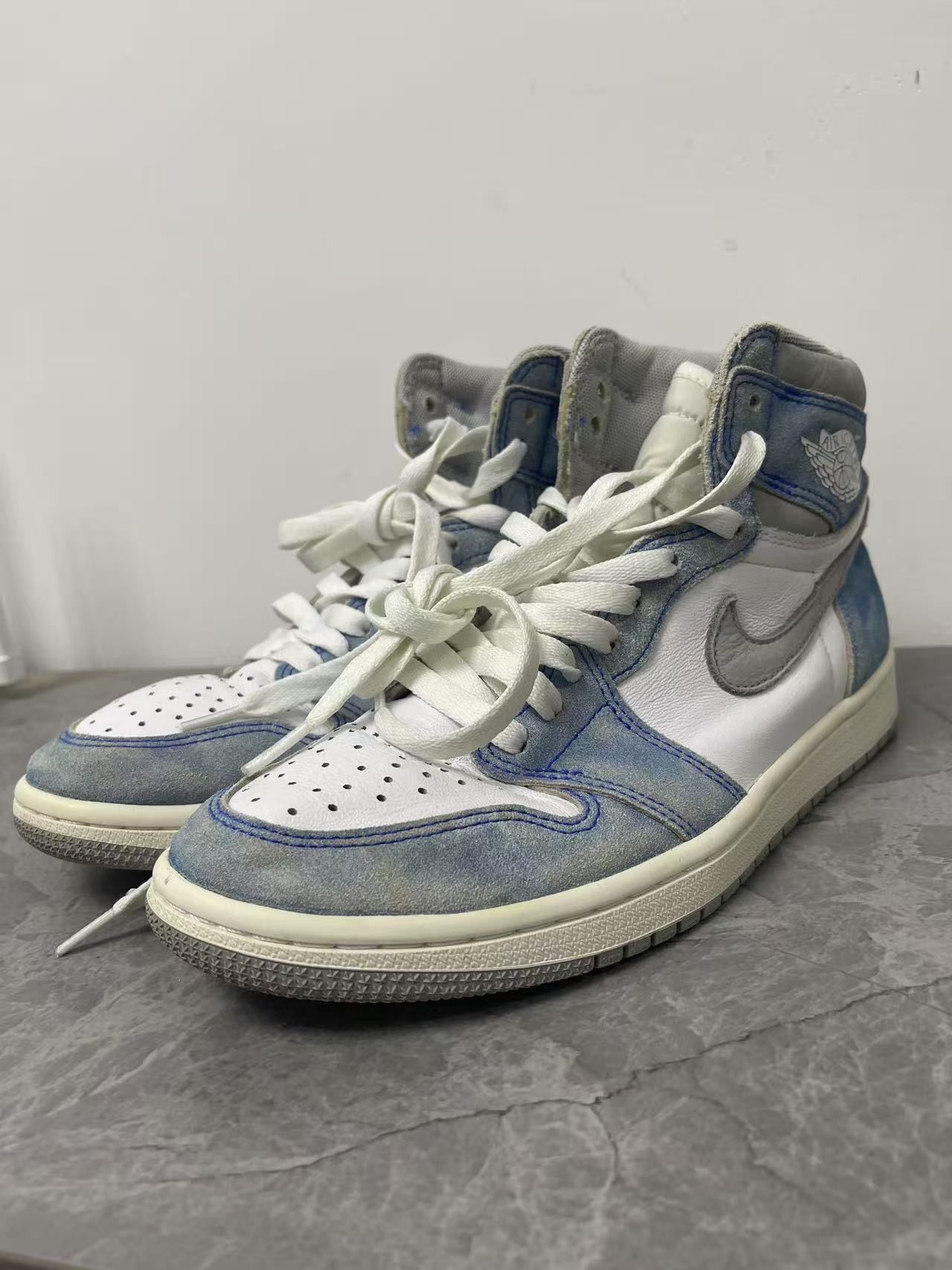 Nike Air Jordan 1 High OG "Hyper Royal"