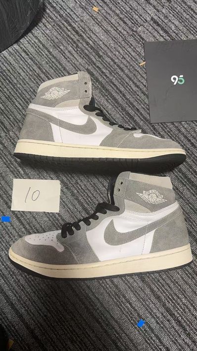 Nike Air Jordan 1 Retro High OG "Black and Smoke Grey"