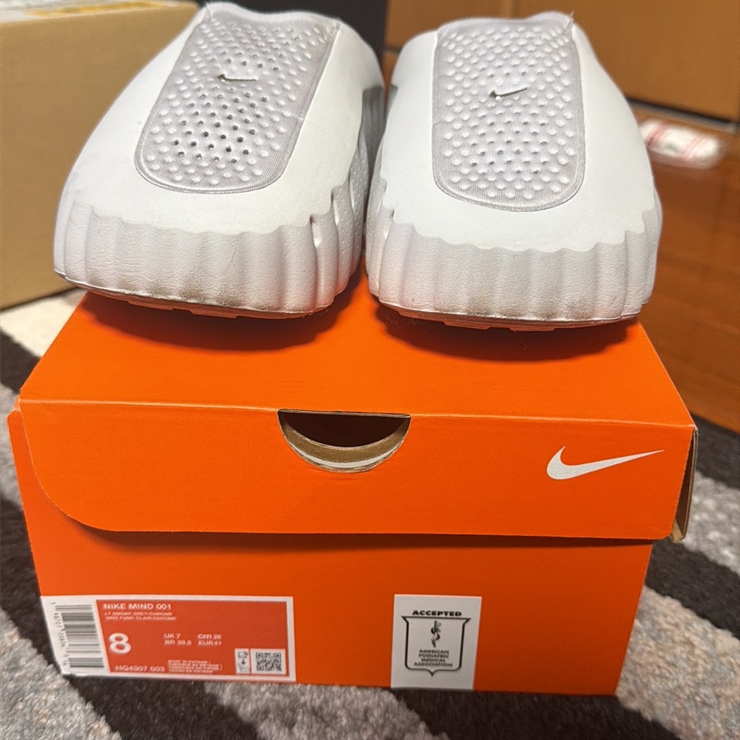 Nike Mind 001 Mules "Light Smoke Grey/Hyper Crimson"
