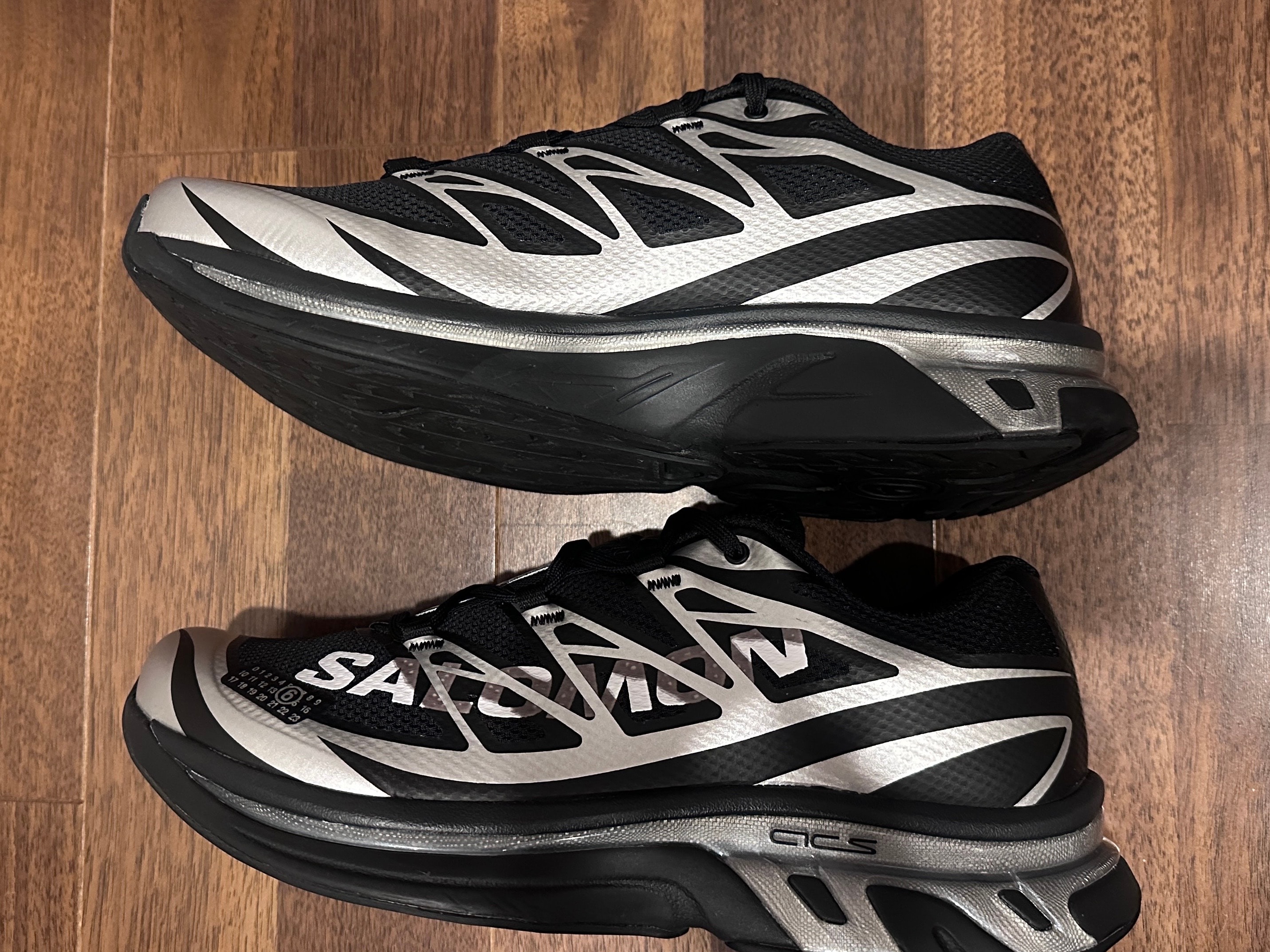 MM6メゾンマルジェラ × サロモン XT-MM6 "ブラック/Ftwシルバー"