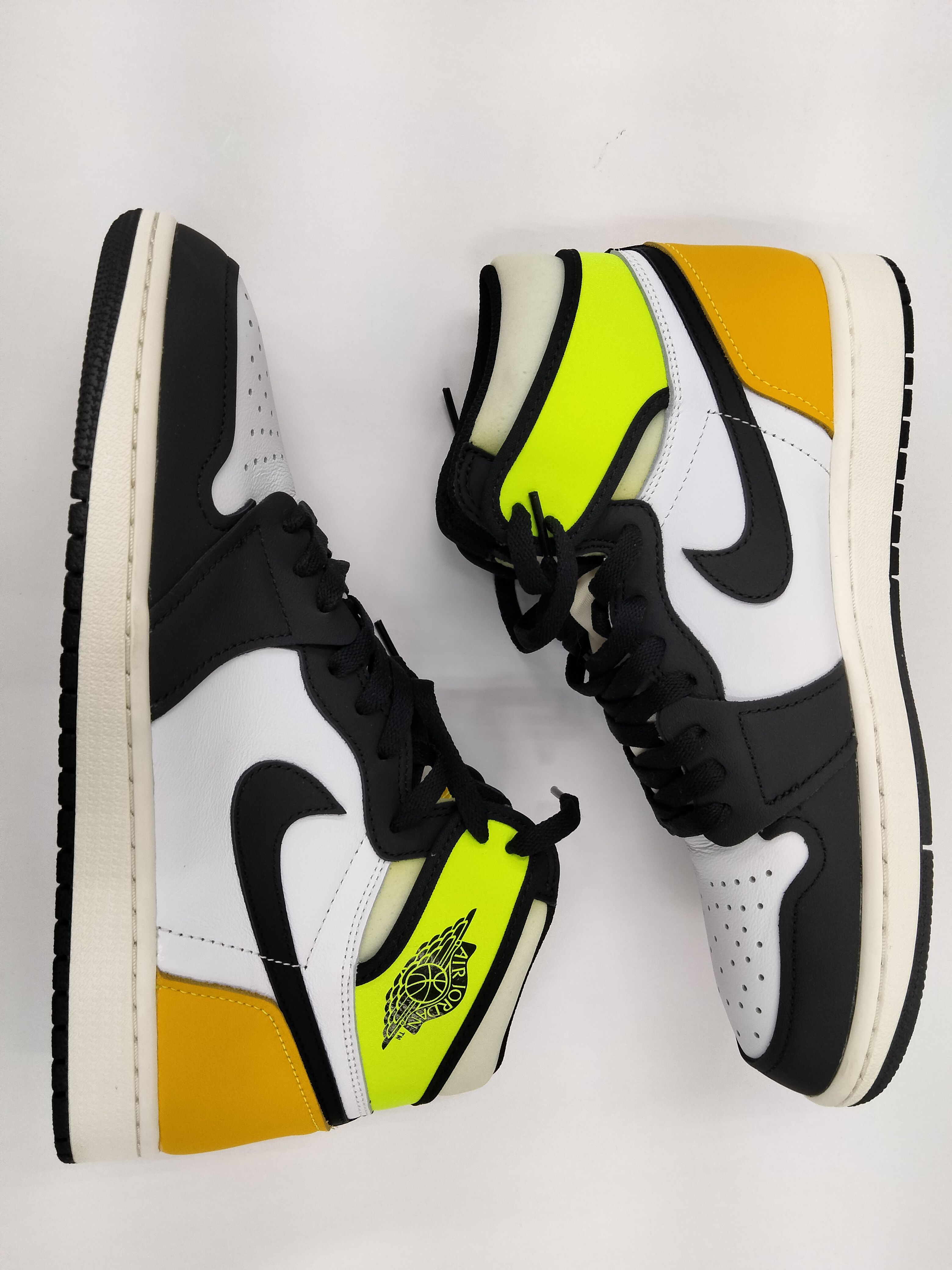 Nike Air Jordan 1 High OG "Volt Gold"