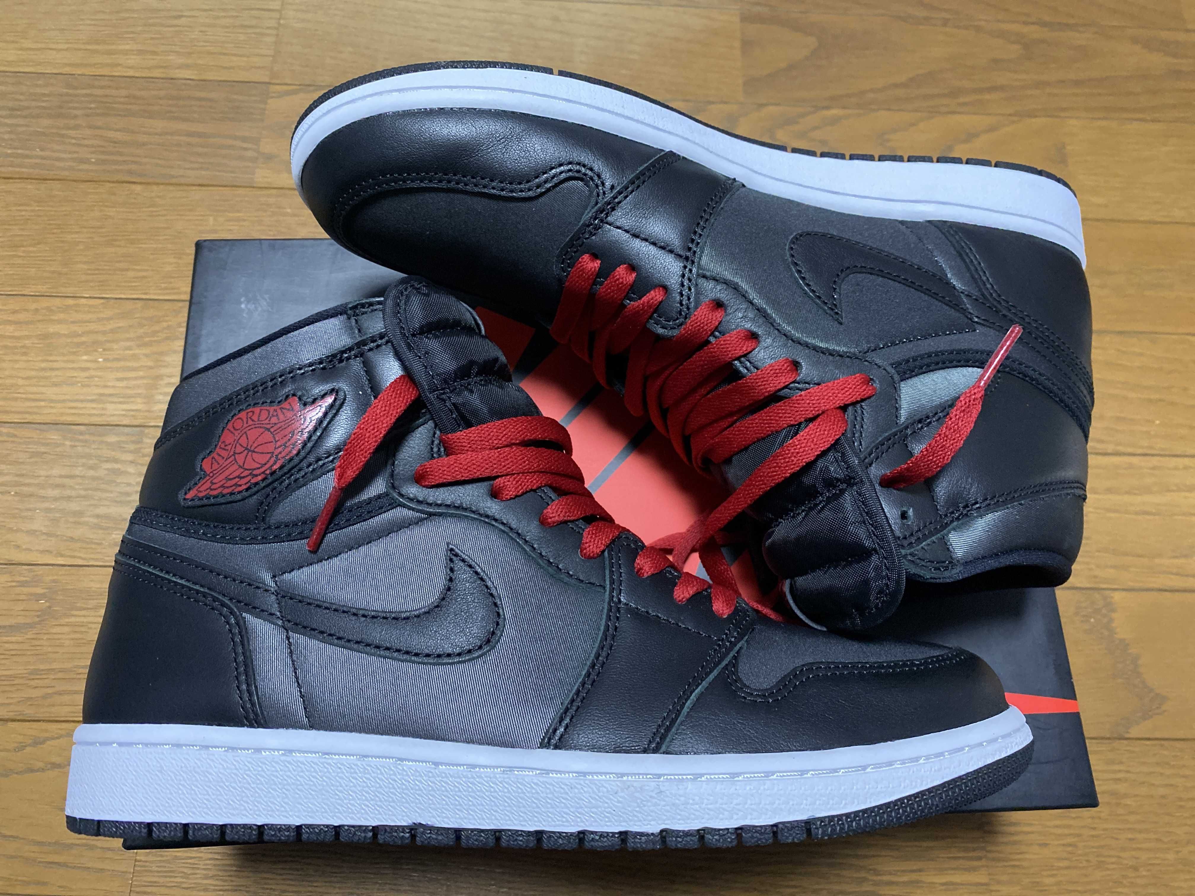 Nike Air Jordan 1 Retro High OG "Black/Metallic Silver/Gym Red"