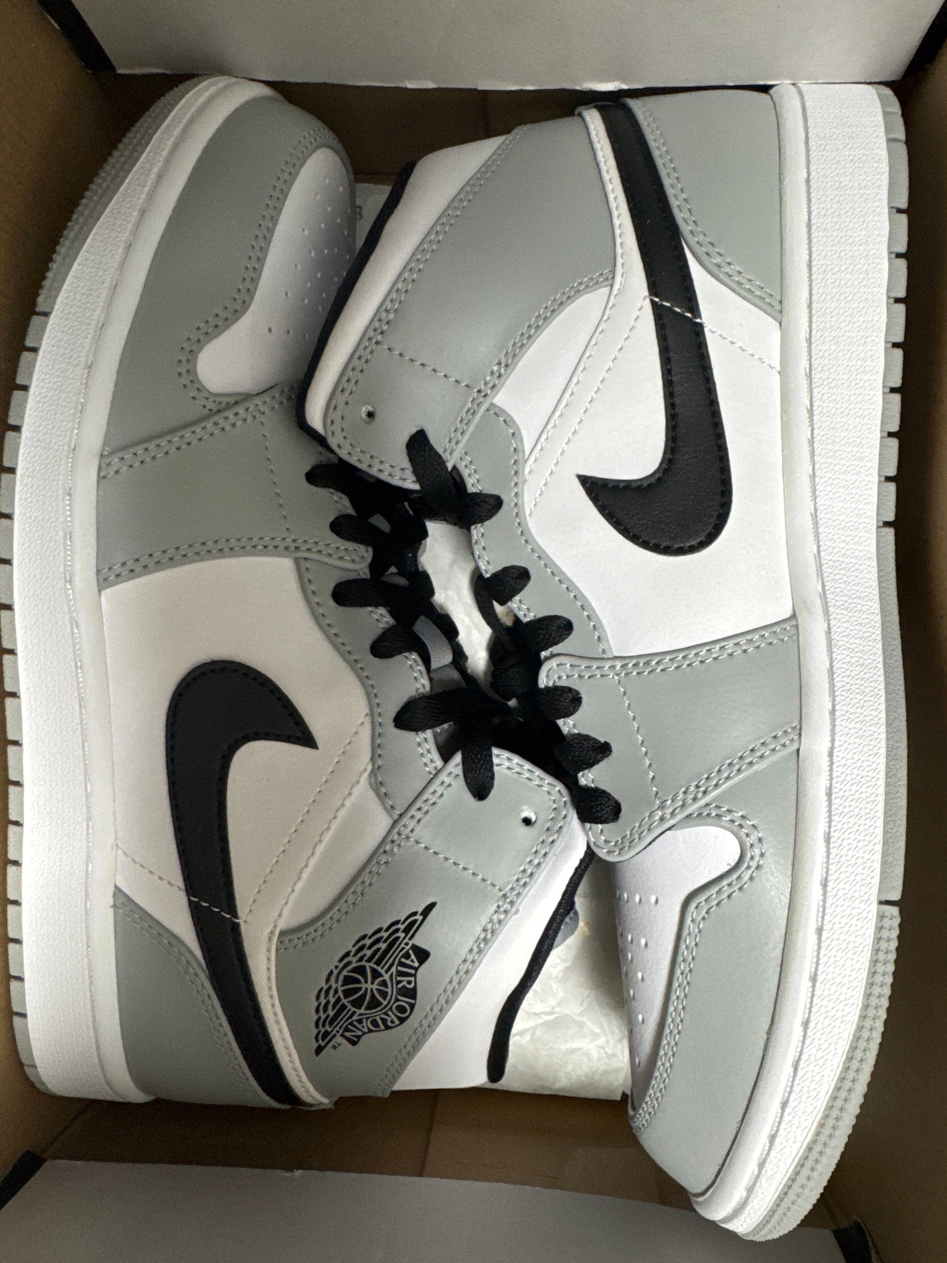 Nike Air Jordan 1 Mid "Light Smoke Grey/White/Black"