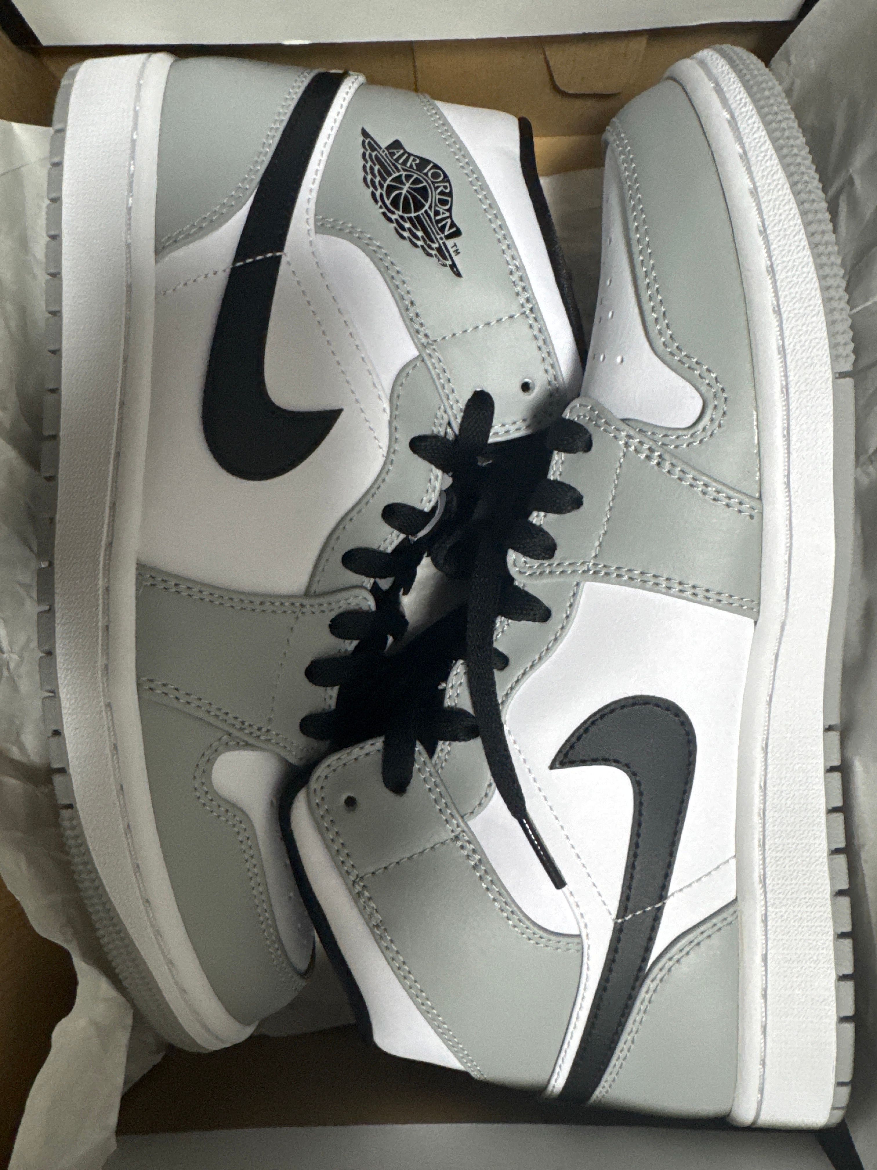 Nike Air Jordan 1 Mid "Light Smoke Grey/White/Black"