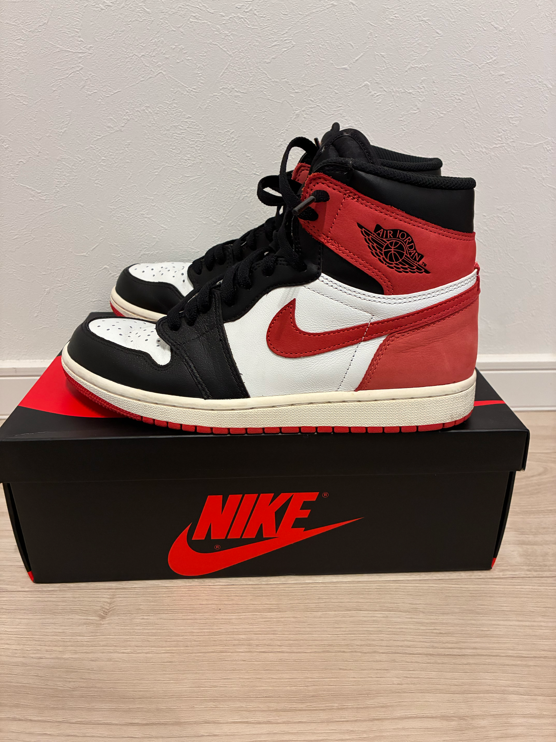 Nike Air Jordan 1 Retro High "Track Red"