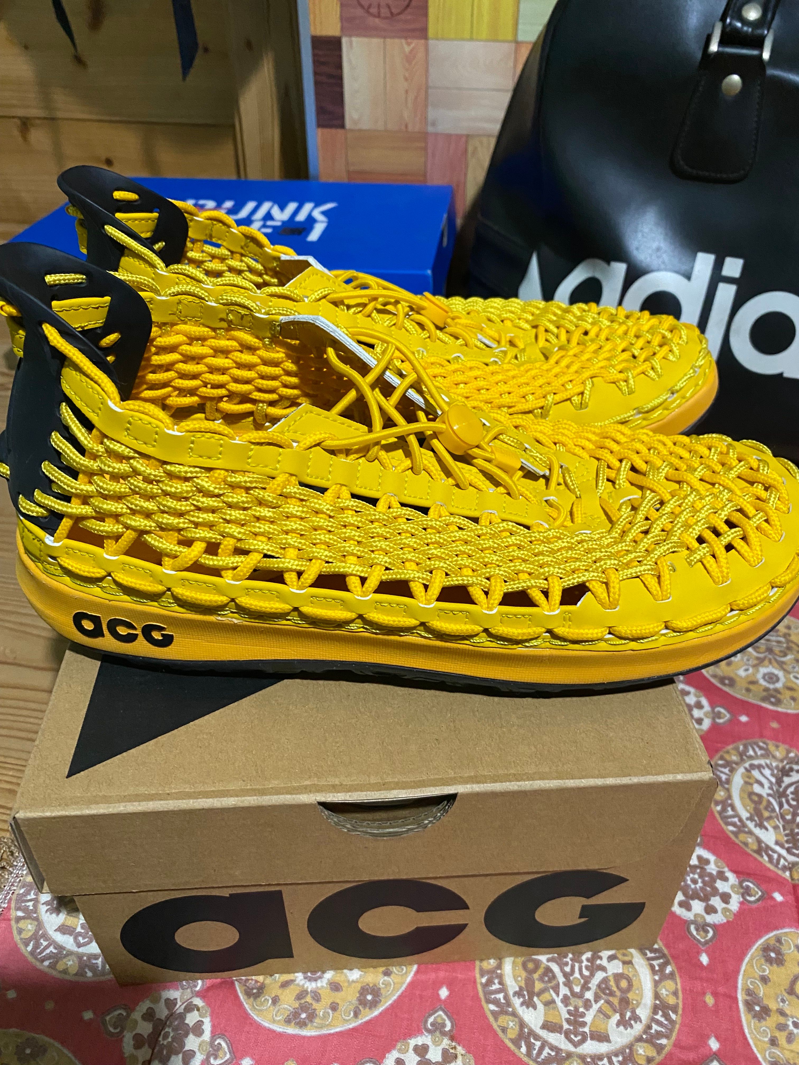 ナイキ ACG ウォーターキャット+ "ユニバーシティゴールド"