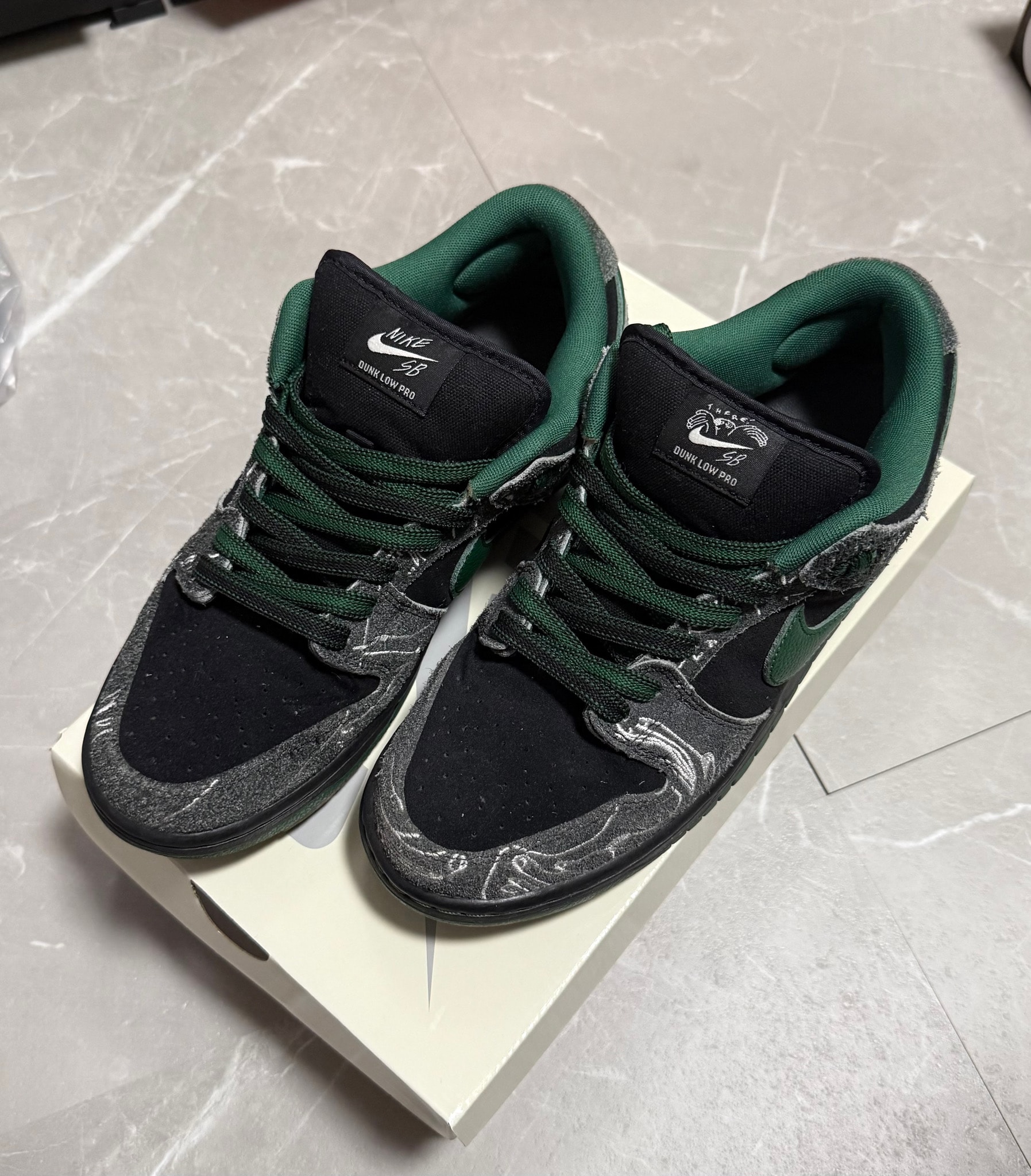 There Skateboards × Nike SB Dunk Low Pro "Anthracite and Gorge Green"