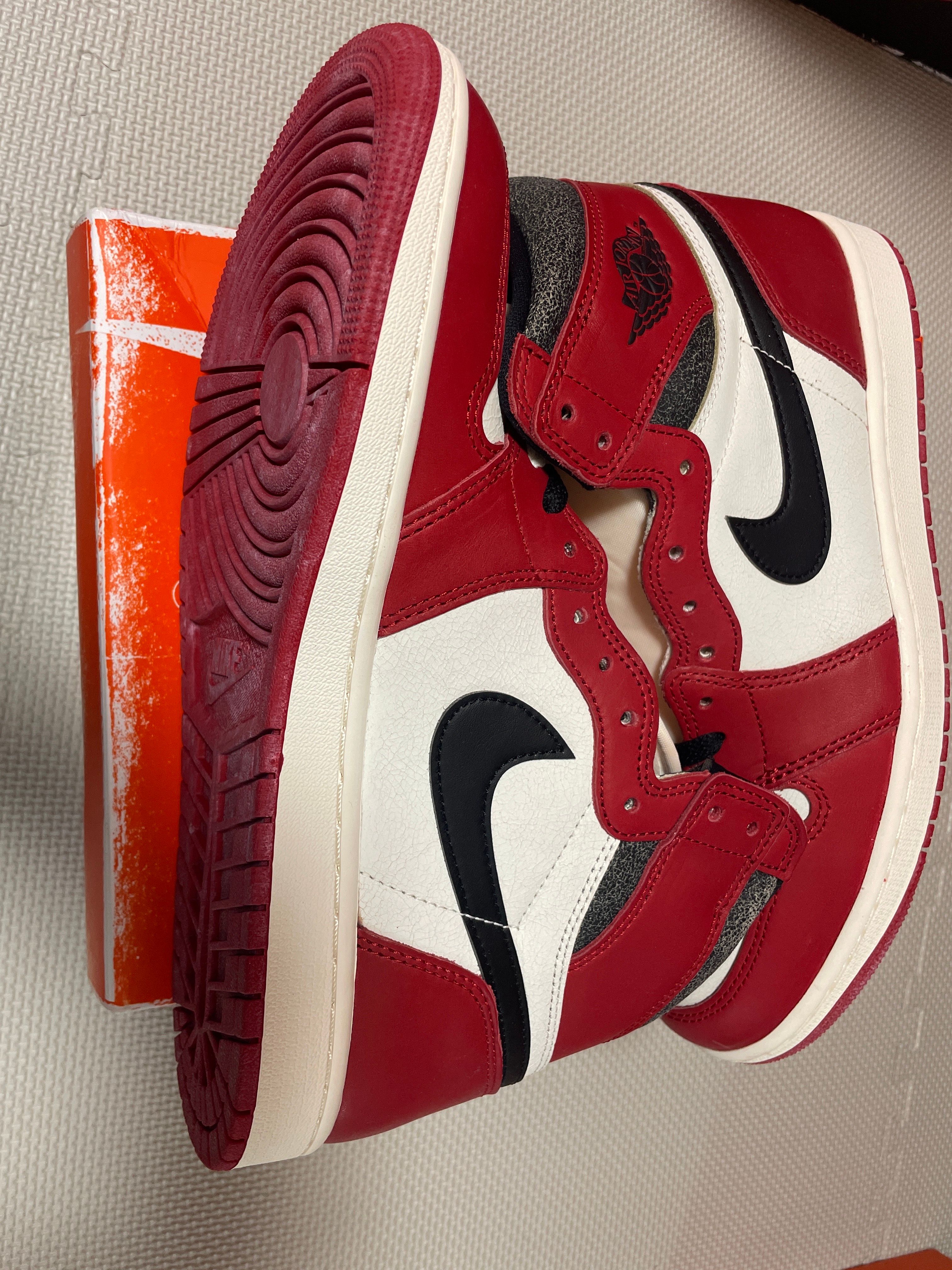 Nike Air Jordan 1 High OG "Lost & Found/Chicago"