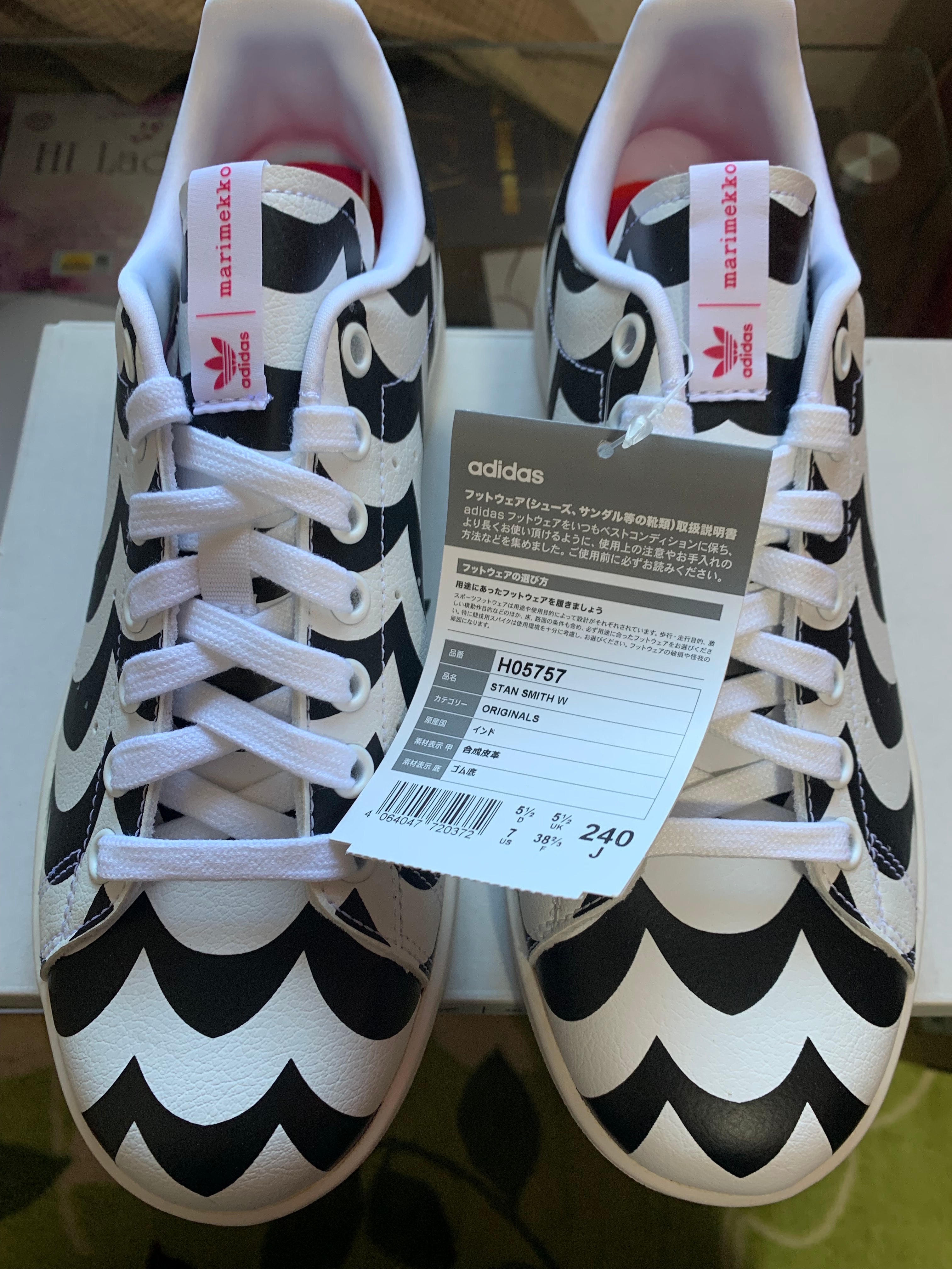 マリメッコ × アディダス ウィメンズ スタンスミス "ホワイト/ブラック"