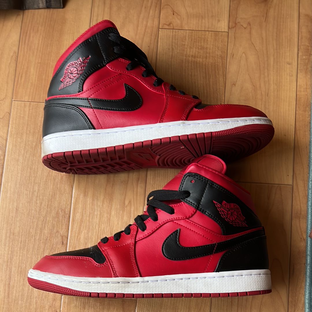 Nike Air Jordan 1 Mid "Reverse Bred"