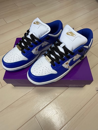Supreme × Nike SB Dunk Low OG QS Gold Stars "White/Hyper Blue"