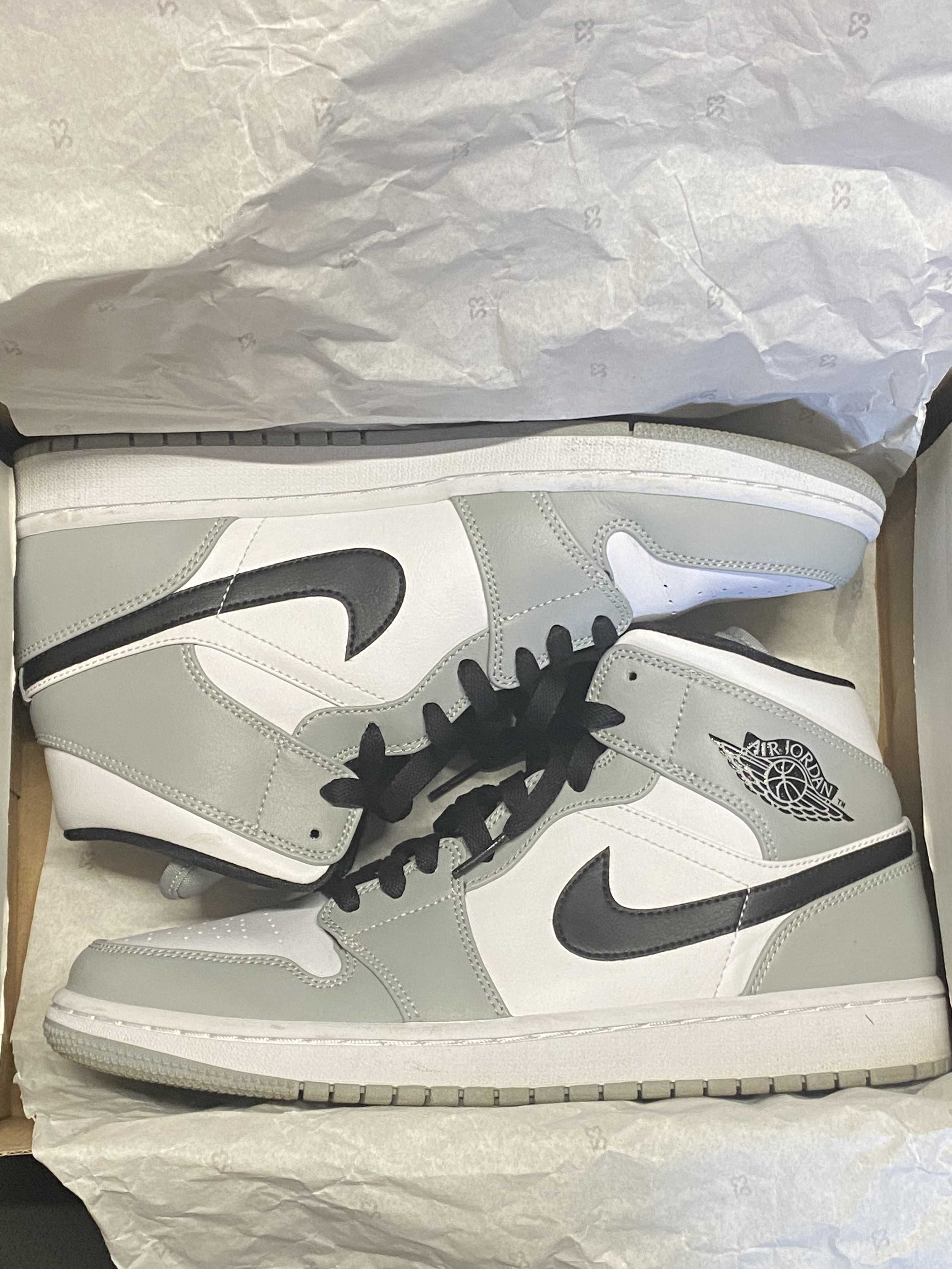 Nike Air Jordan 1 Mid "Light Smoke Grey/White/Black"