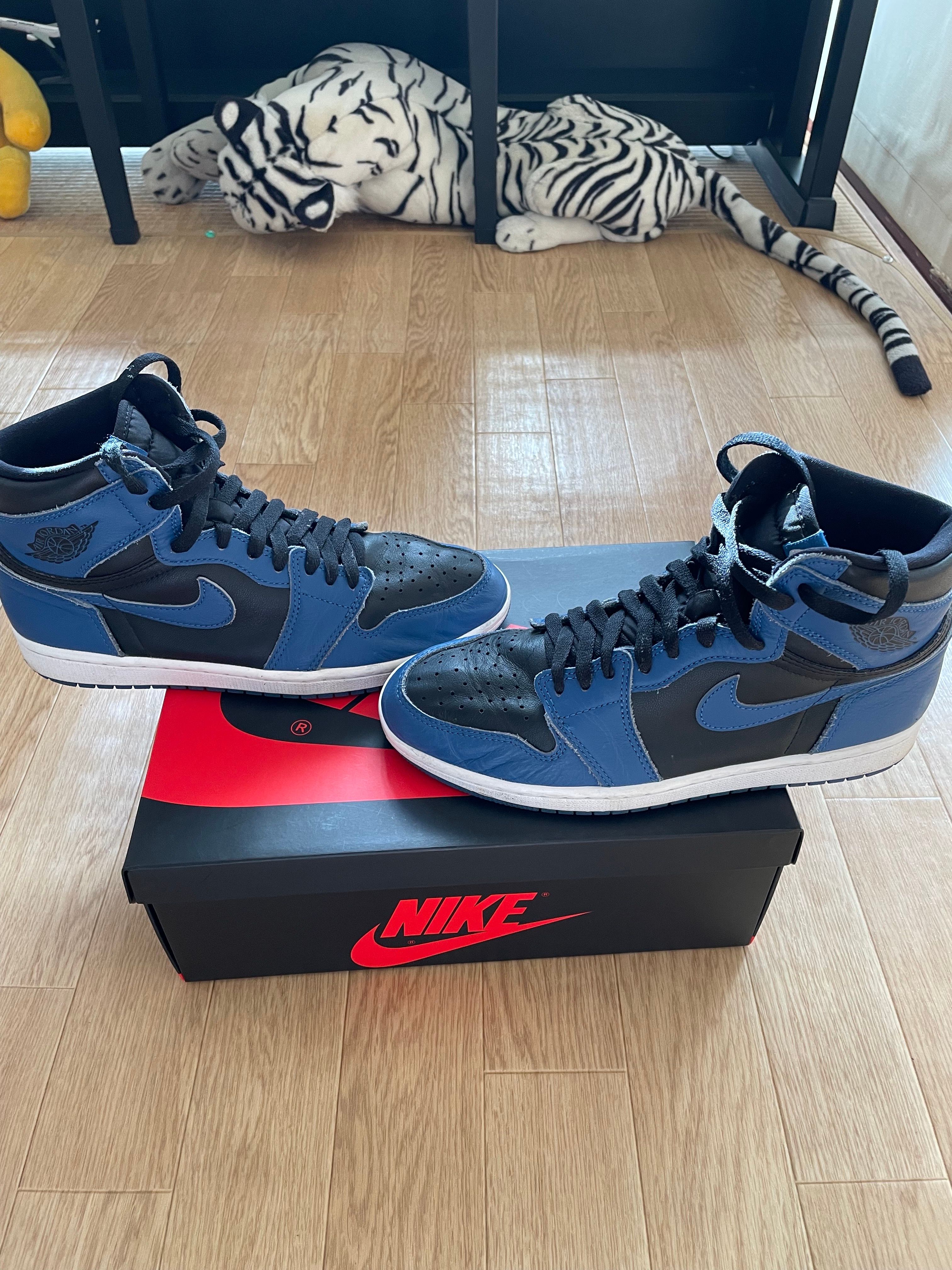 Nike Air Jordan 1 Retro High OG "Dark Marina Blue"