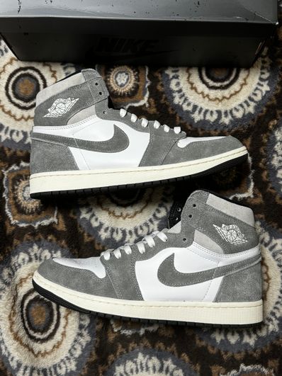 Nike Air Jordan 1 Retro High OG "Black and Smoke Grey"