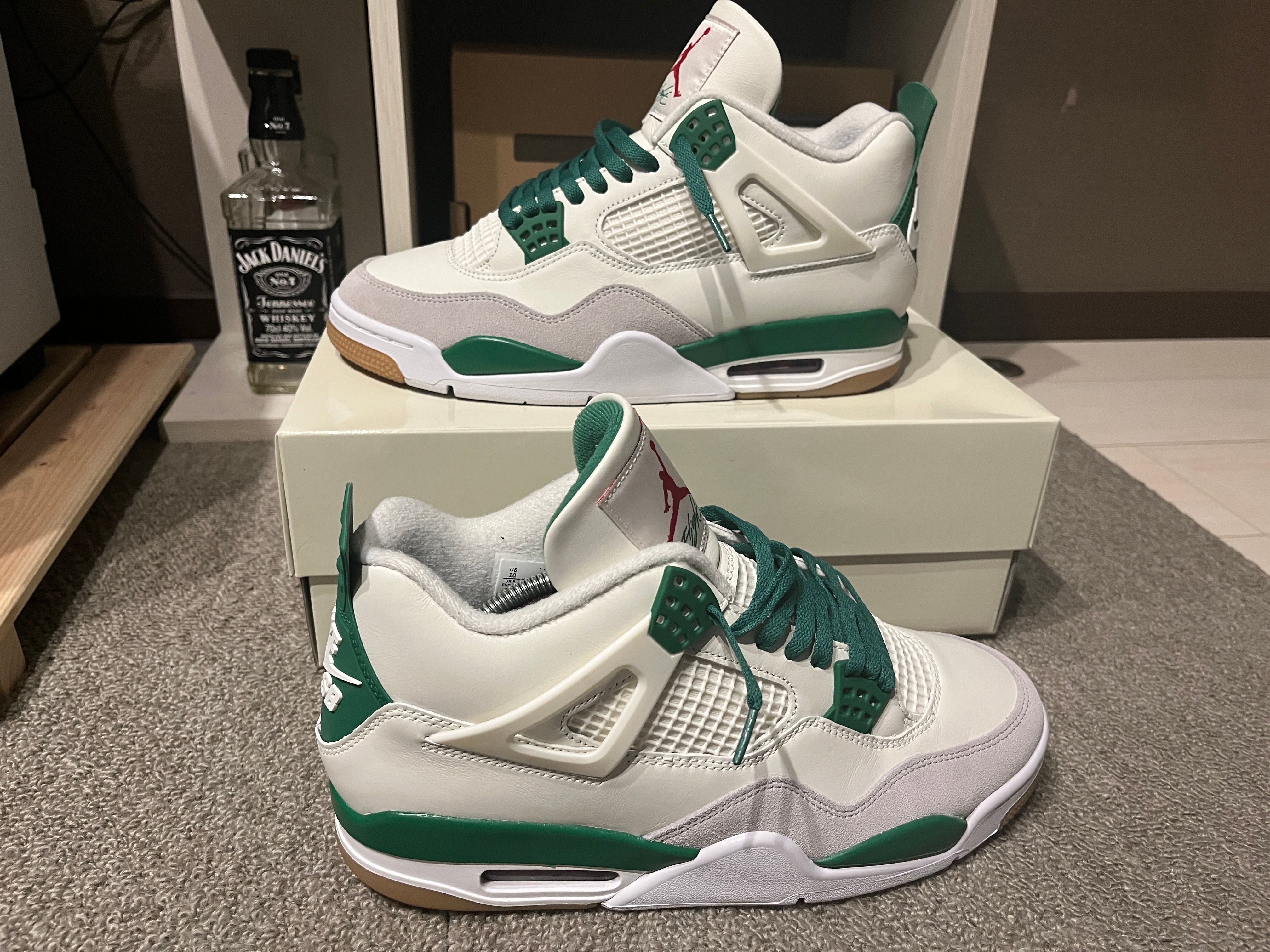 Nike SB × Air Jordan 4 Retro SP "Pine Green"