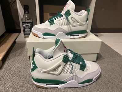 Nike SB × Air Jordan 4 Retro SP "Pine Green"