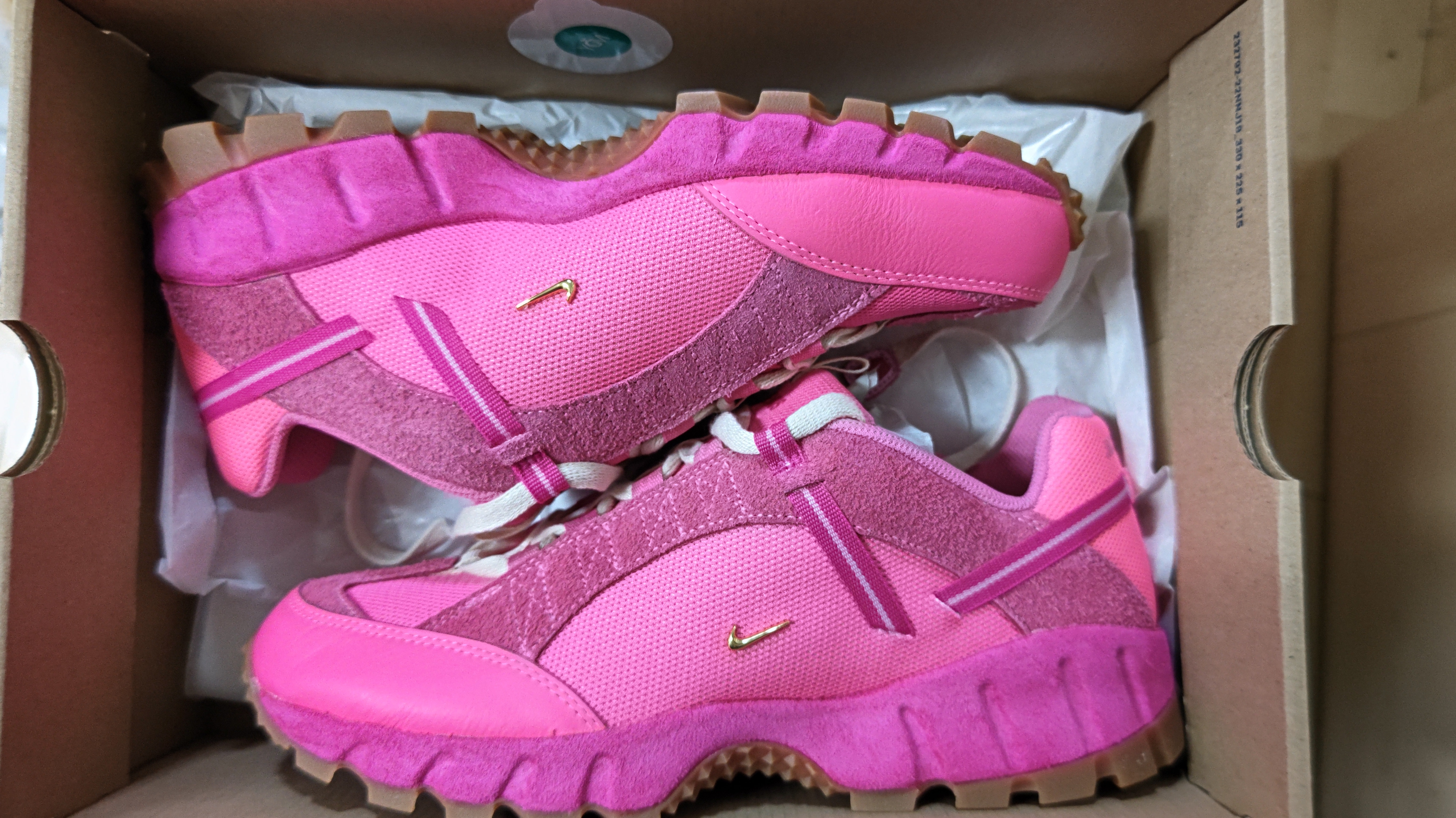 ジャックムス × ナイキ ウィメンズ エアフマラ "ピンクフラッシュ"