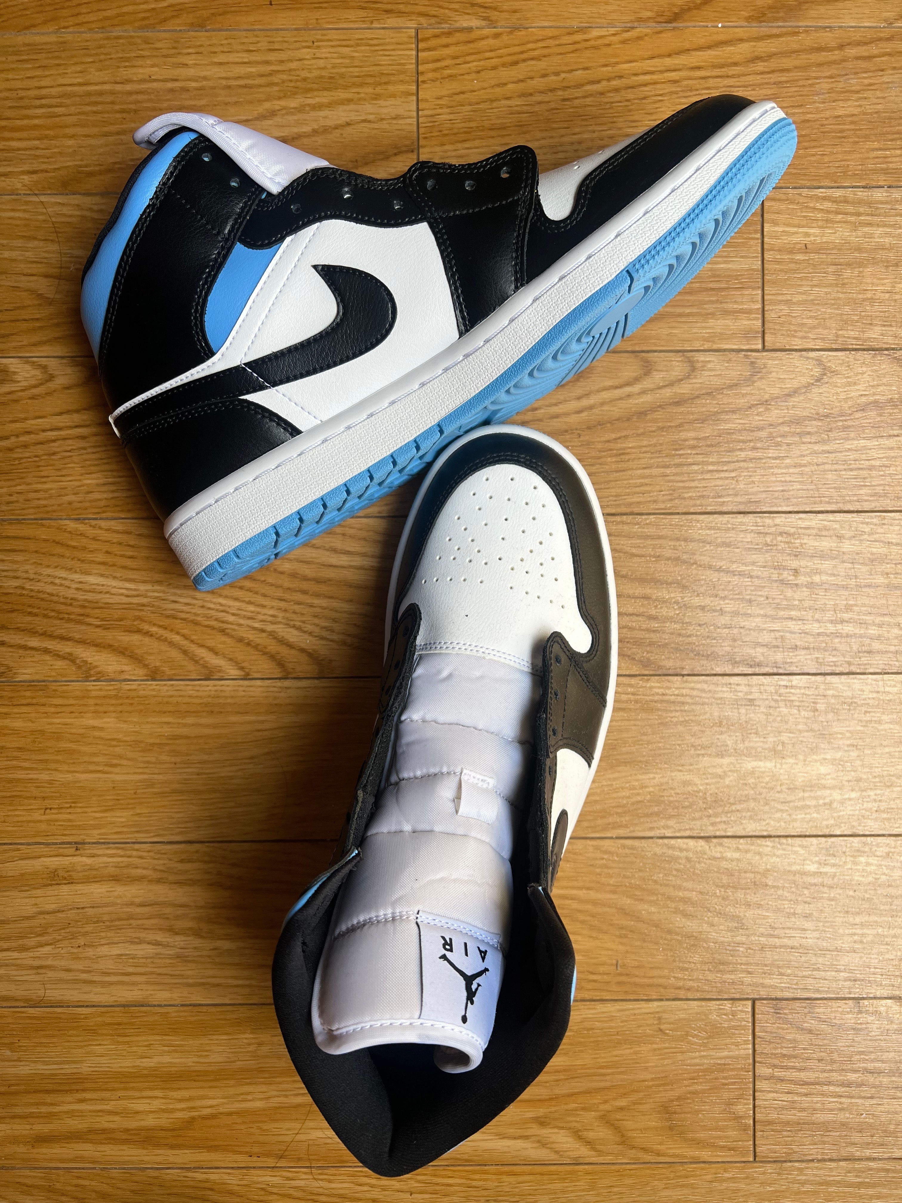 Nike Women's Air Jordan 1 Mid "Black/University Blue"