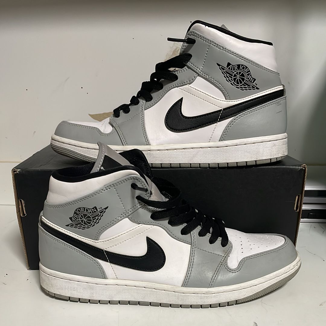 Nike Air Jordan 1 Mid "Light Smoke Grey/White/Black"