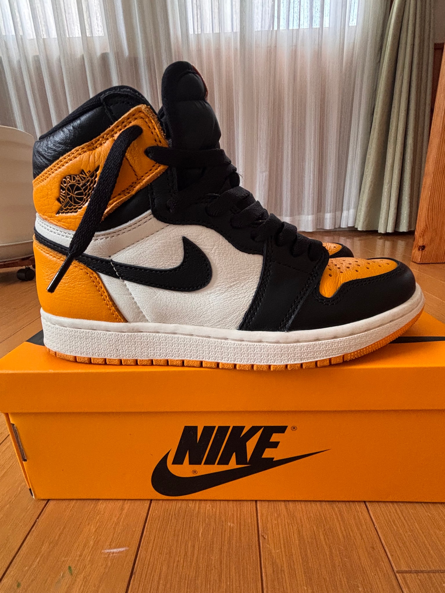 Nike Air Jordan 1 Retro High OG "Taxi"