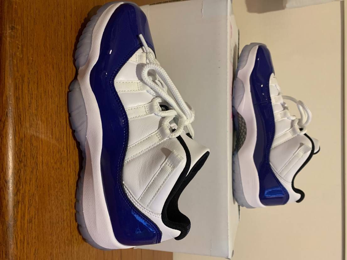  NIKE Women's AIR JORDAN 11 LOW "CONCORD SKETCH"