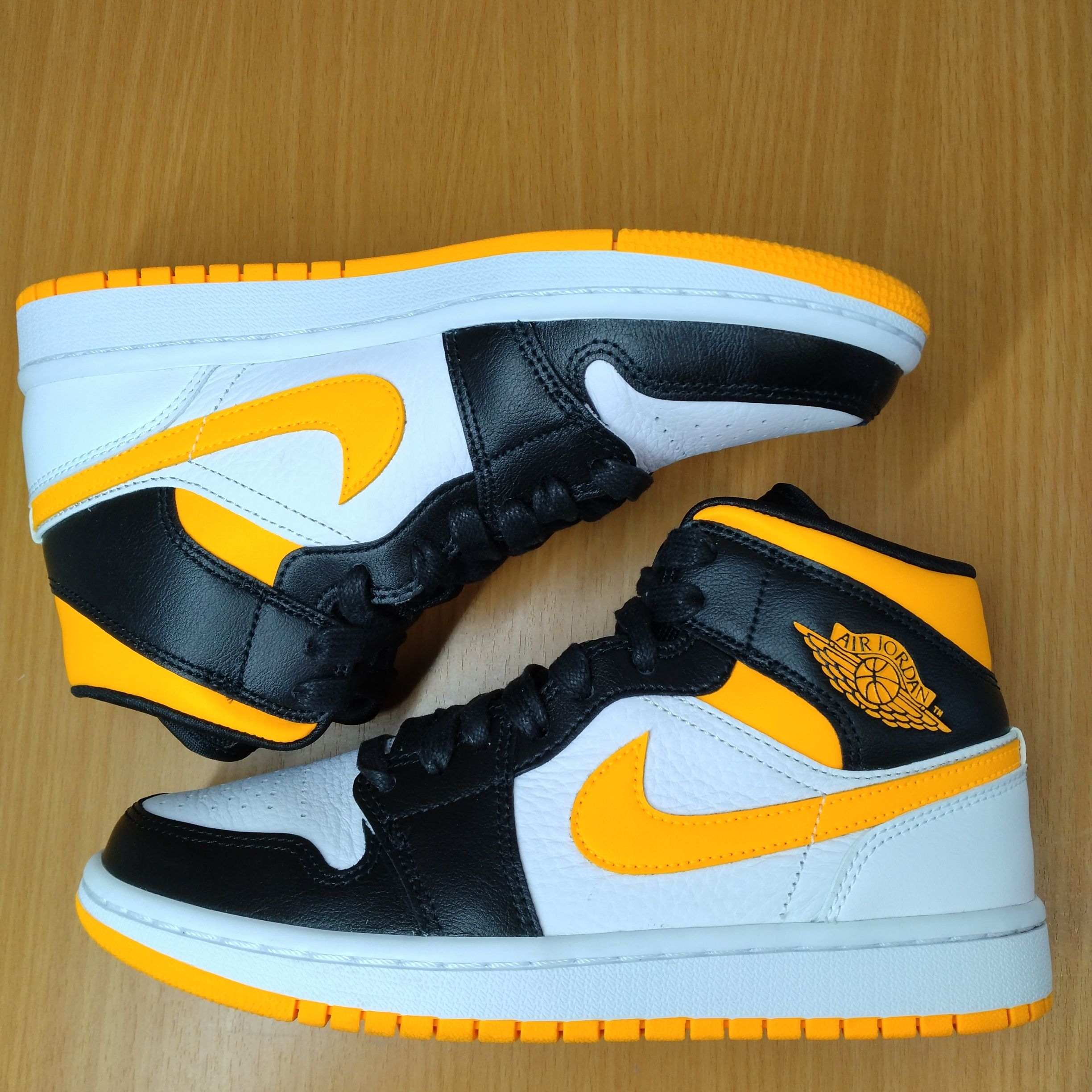 Nike Women's Air Jordan 1 Mid SE "Laser Orange Black"