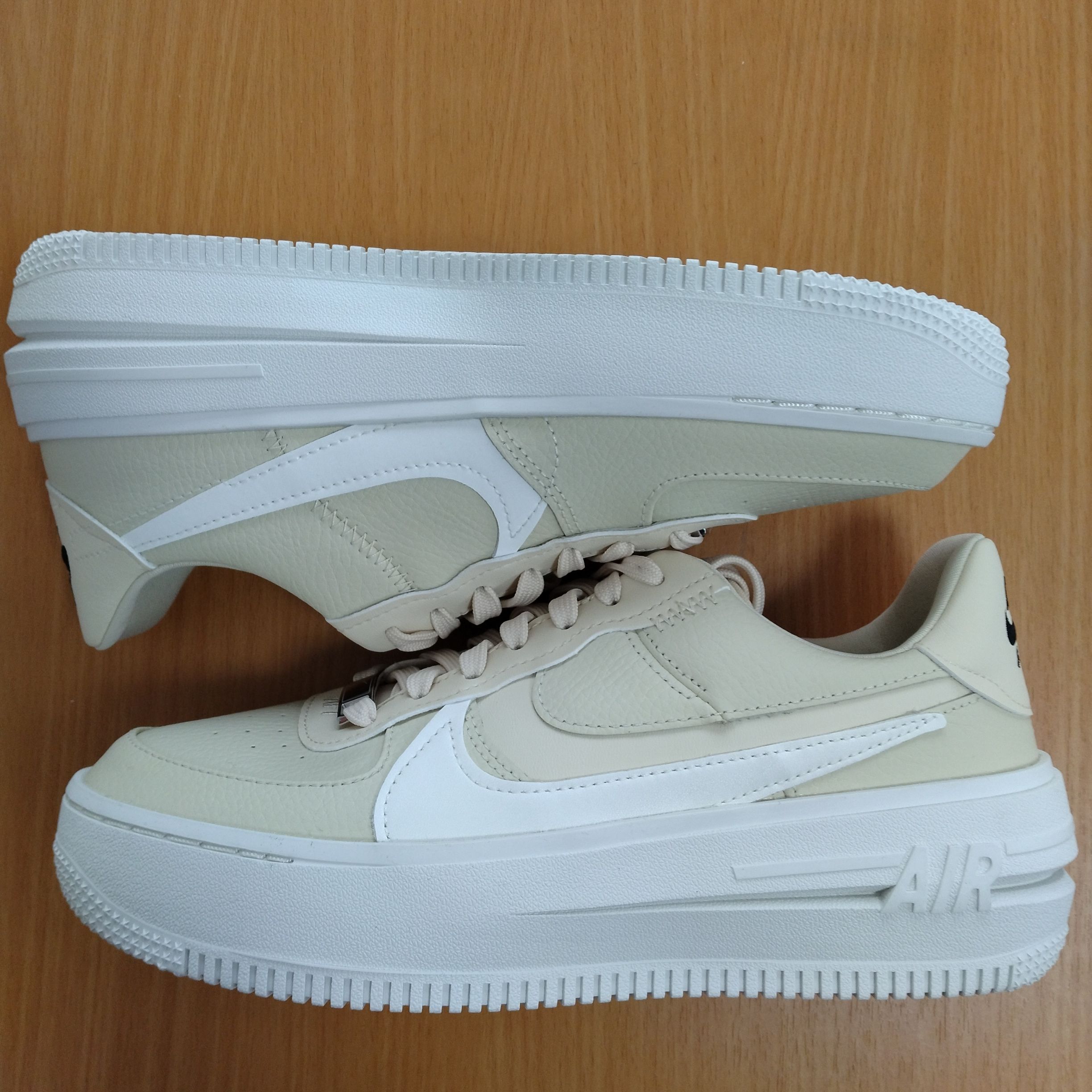 Nike Women's Air Force 1 Low PLT.AF.ORM "Fossil/Sail/White/Black"