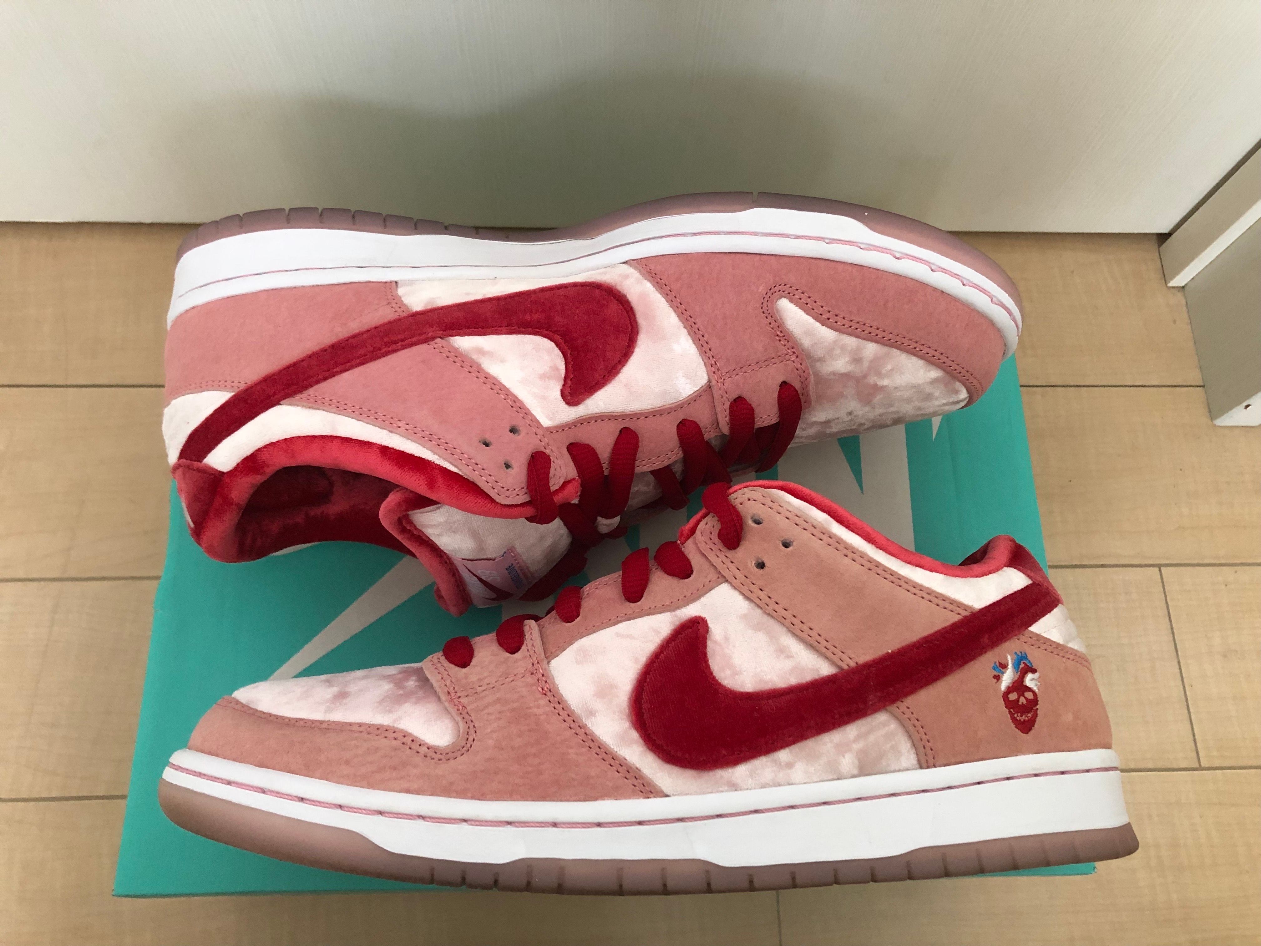 Strangelove × Nike SB Dunk Low "Valentine’s Day"