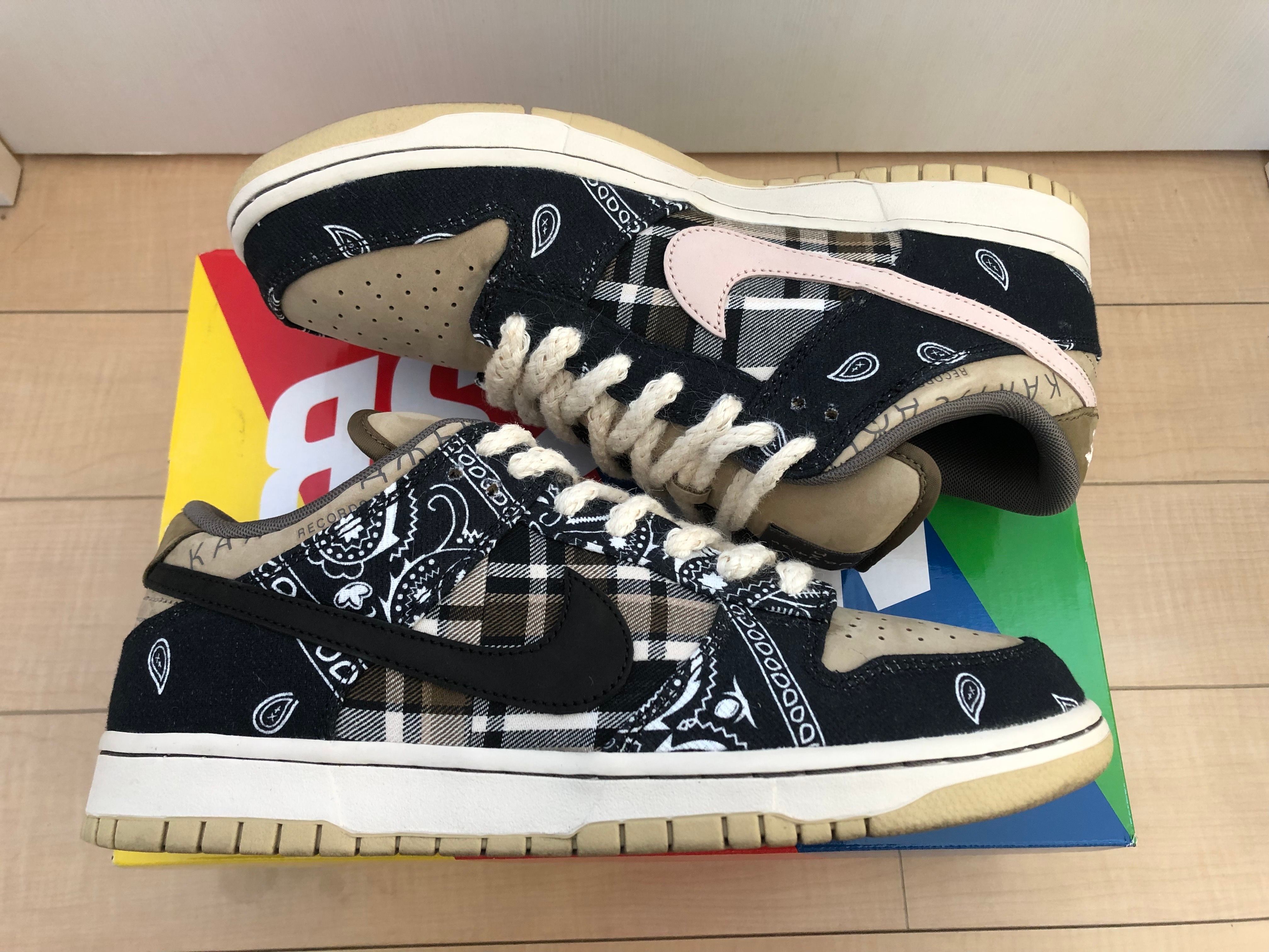 Travis Scott × Nike SB Dunk Low "Black/Parachute Beige"