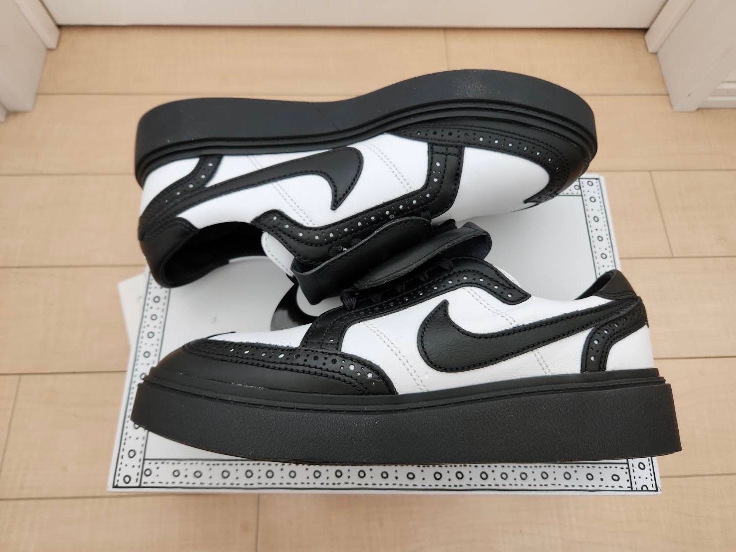 PEACEMINUSONE × Nike Kwondo 1 "Black and White" / G-DRAGON