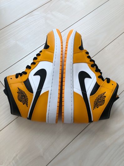 Nike Air Jordan 1 Mid "Taxi"
