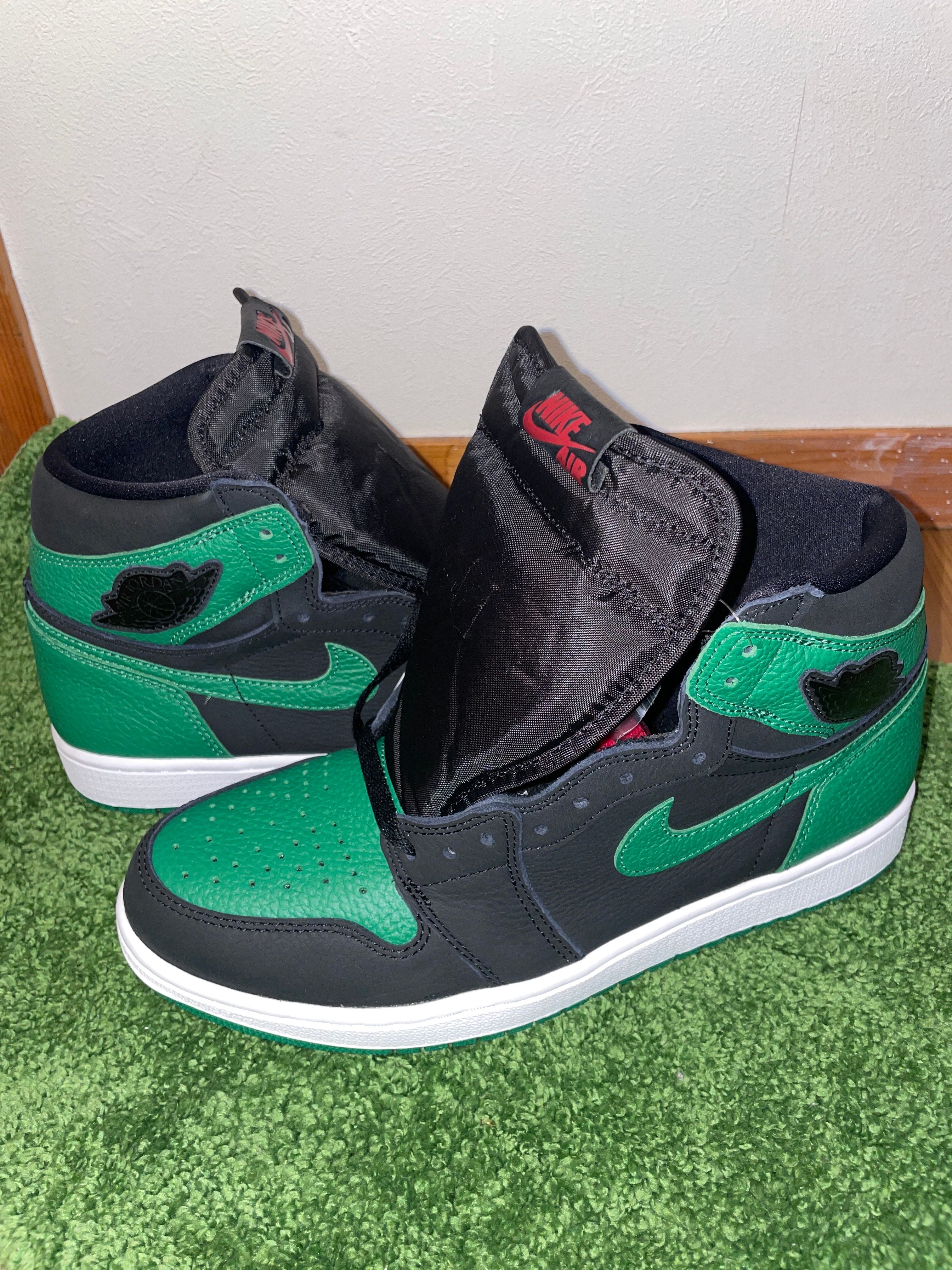 Nike Air Jordan 1 Retro High OG "Black/Pine Green" (2020)