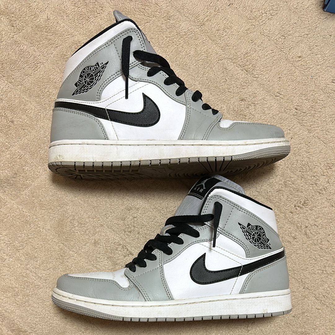 Nike Air Jordan 1 Mid "Light Smoke Grey/White/Black"