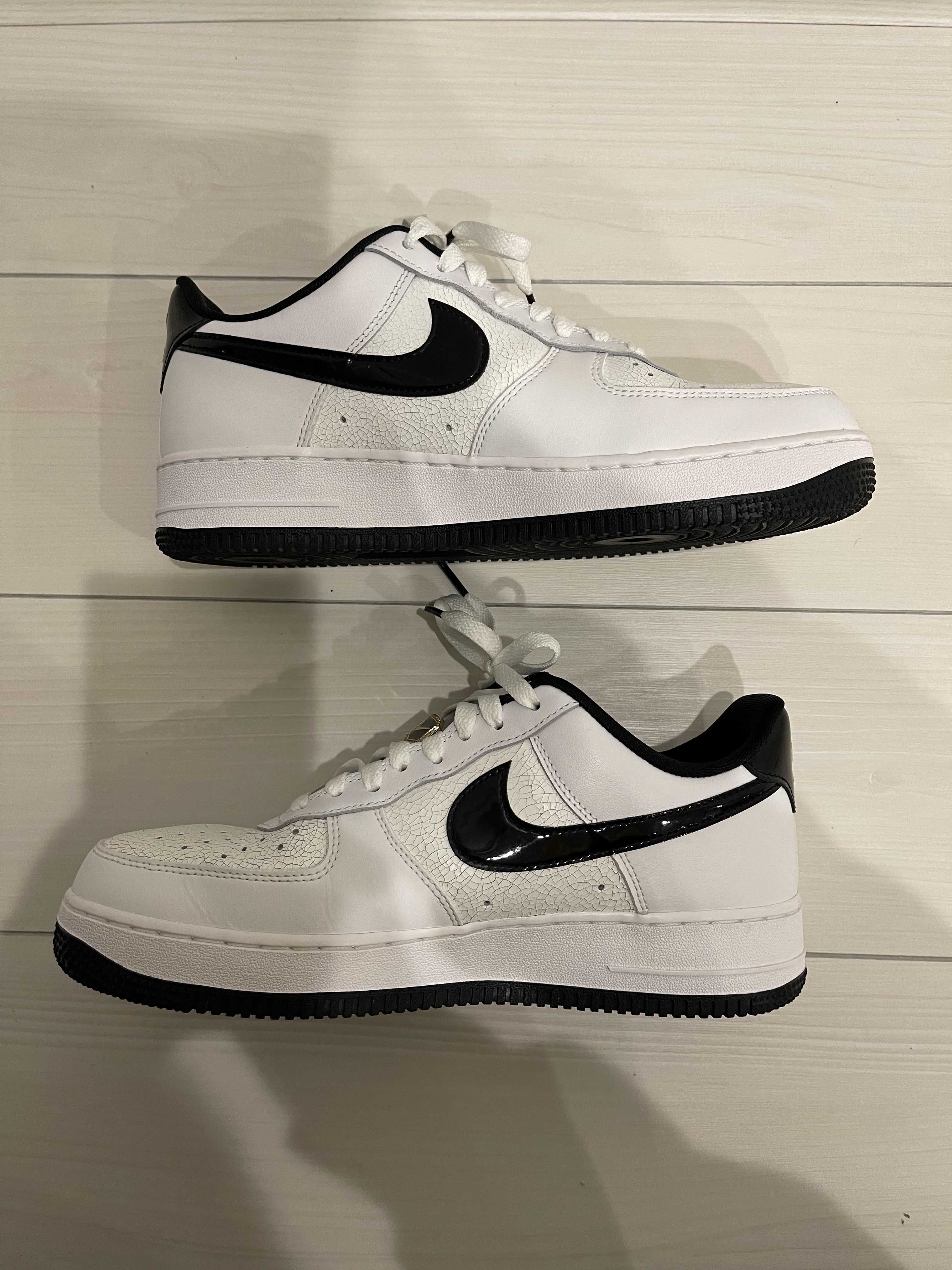 Nike Air Force 1 Low '07 LV8 "World Champ/White and Black"