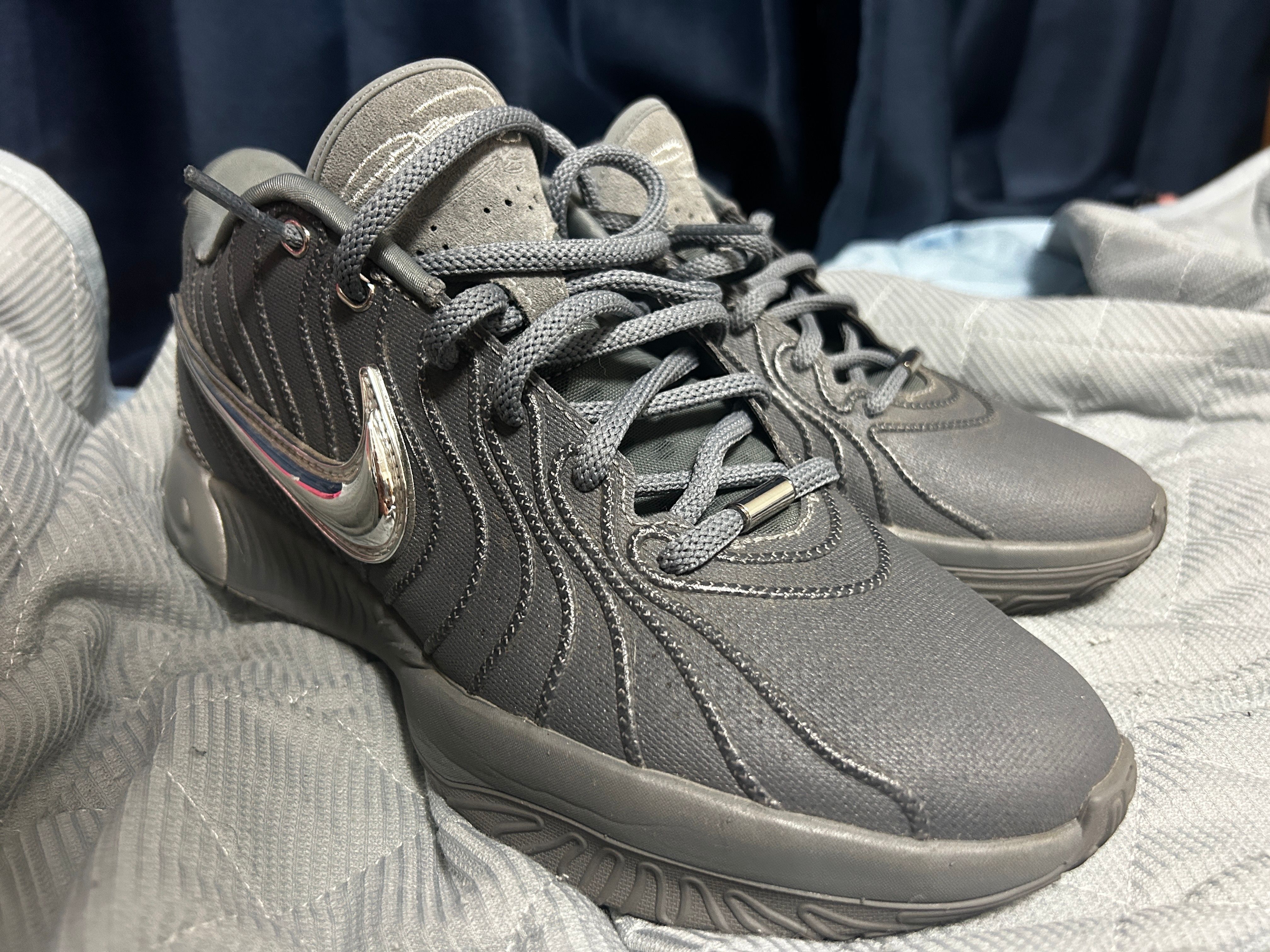 Nike LeBron 21 "Cool Grey" (HF5353-001/HF5352-001)