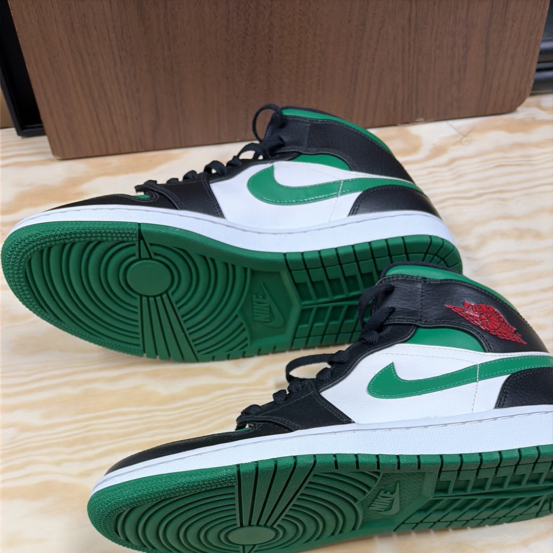Nike Air Jordan 1 Mid "Pine Green"