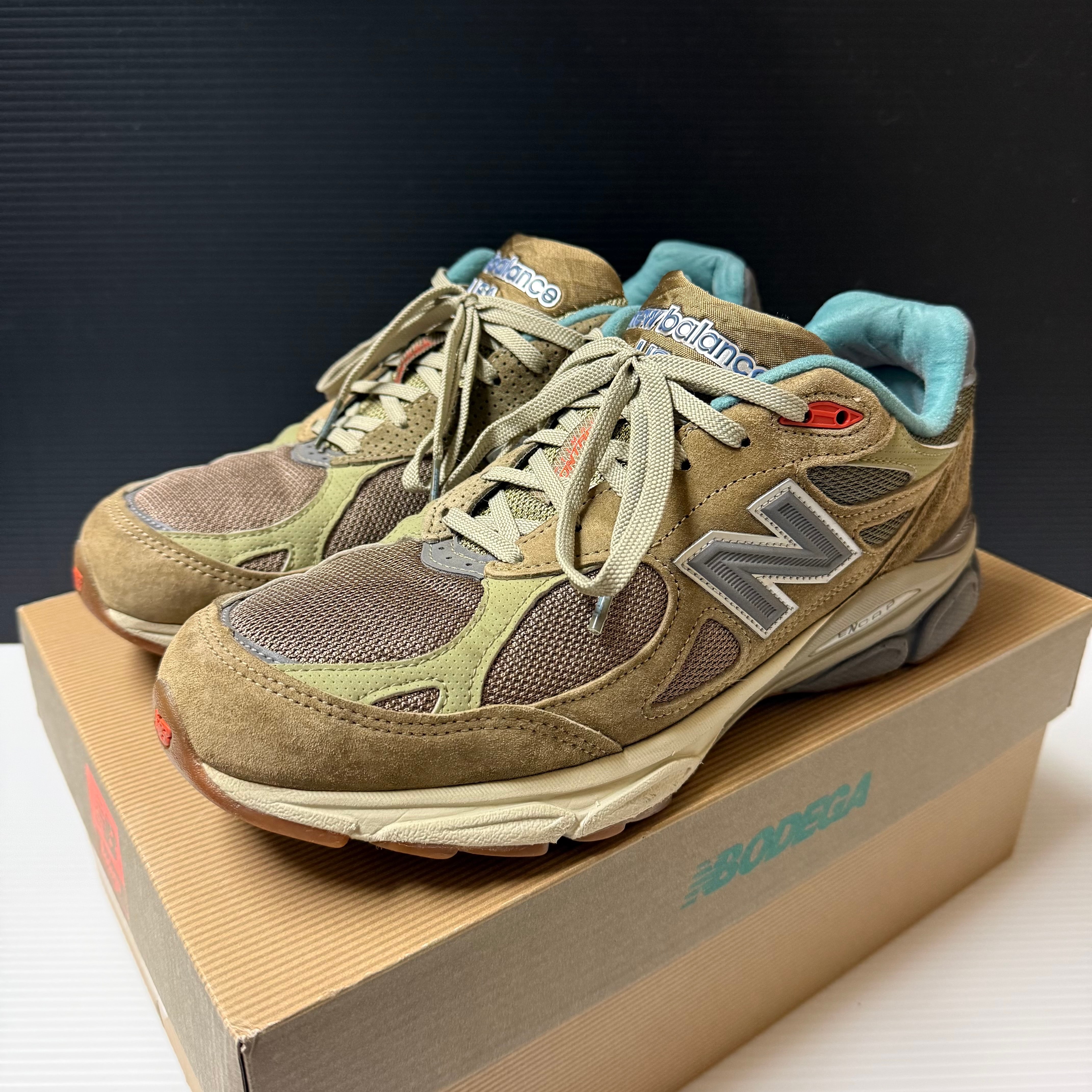 ボデガ × ニューバランス 990V3 "ヒア トゥ ステイ"